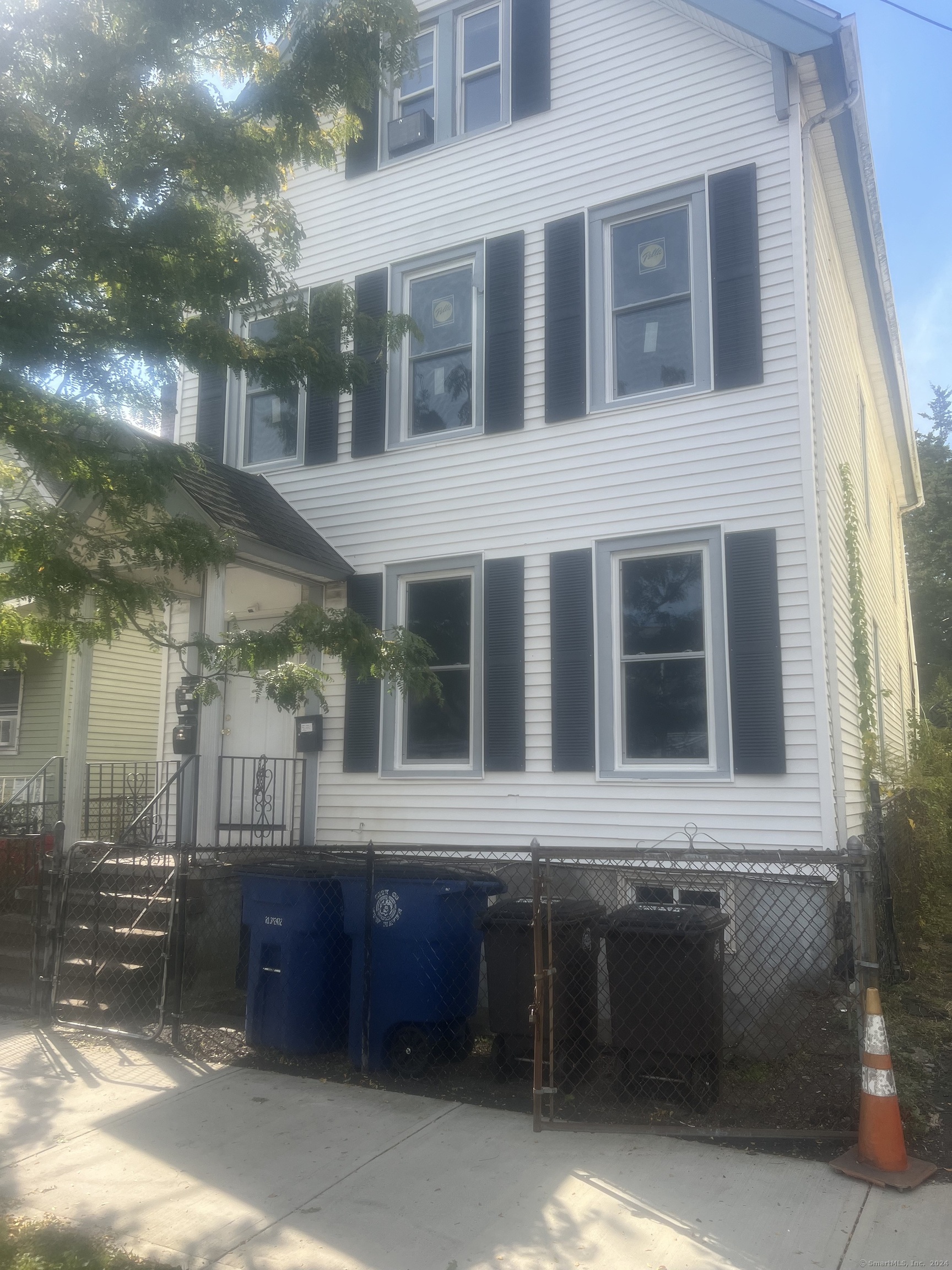 108 Lloyd Street, New Haven, Connecticut - 6 Bedrooms  
2 Bathrooms  
12 Rooms - 