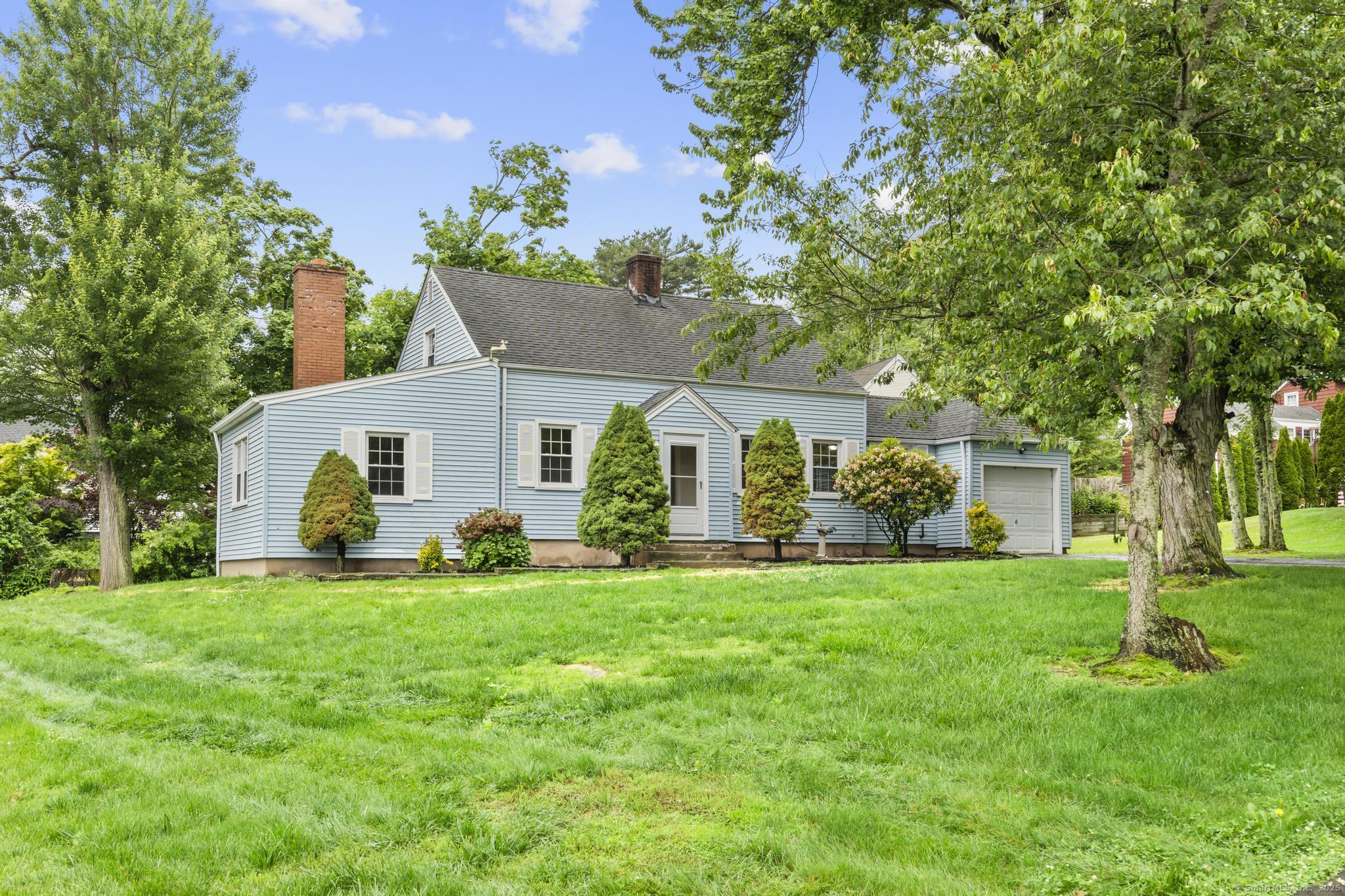 Property for Sale at Skiff Parkway, North Haven, Connecticut - Bedrooms: 3 
Bathrooms: 2 
Rooms: 7  - $399,900