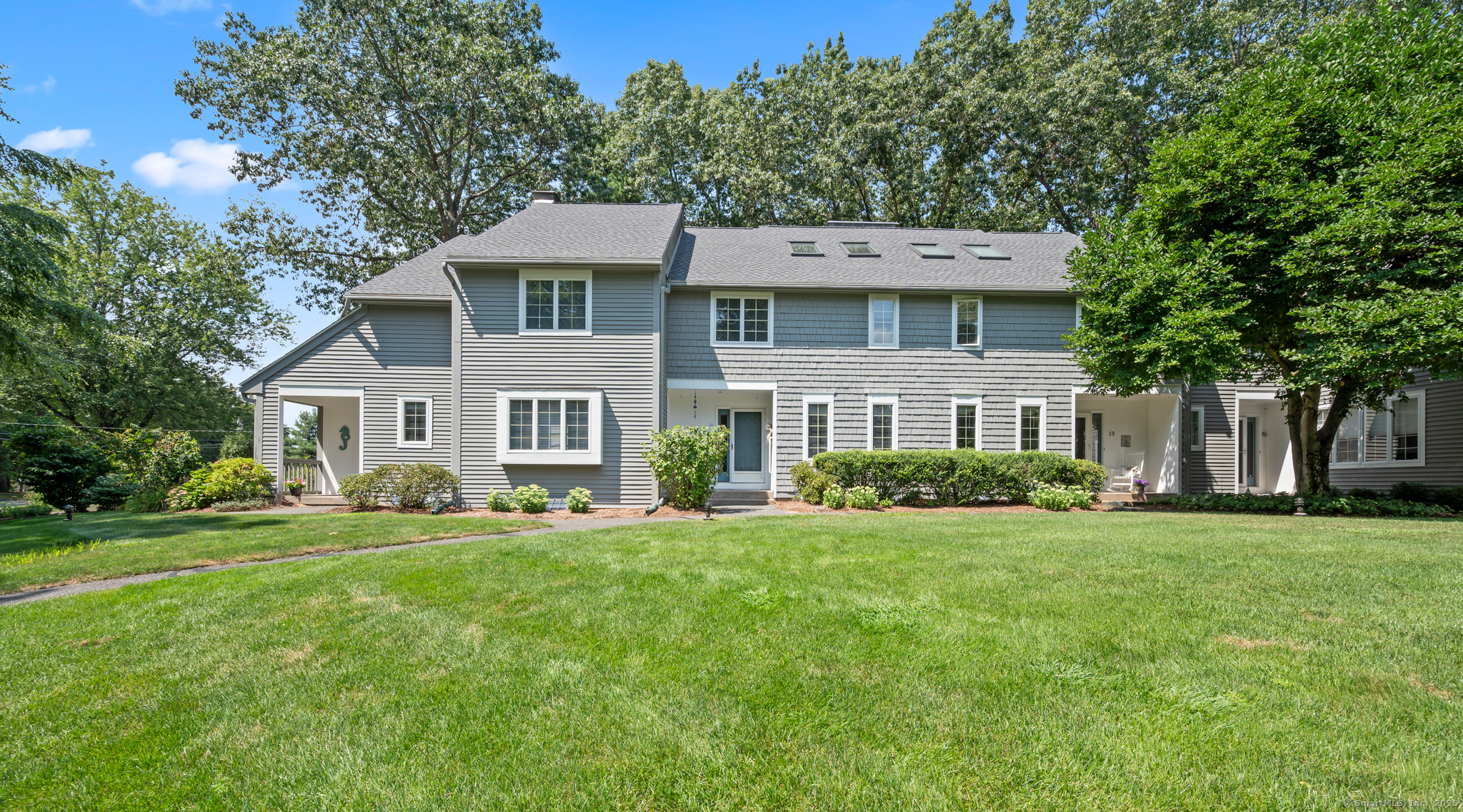 Glastonbury, Connecticut 06033, United States, 2 Bedrooms Bedrooms, ,3 BathroomsBathrooms,Residential,Pending,191707