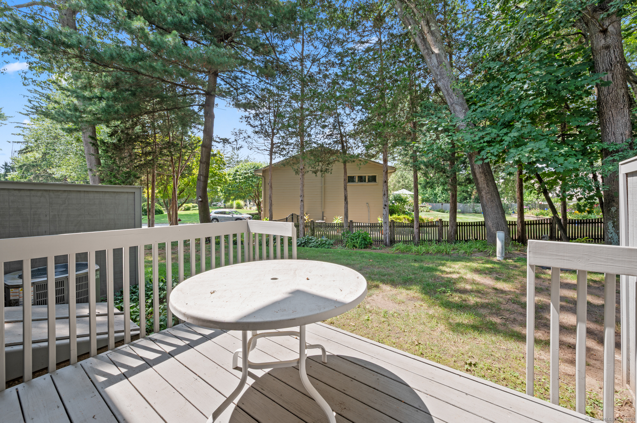 Glastonbury, Connecticut 06033, United States, 2 Bedrooms Bedrooms, ,3 BathroomsBathrooms,Residential,Pending,191707