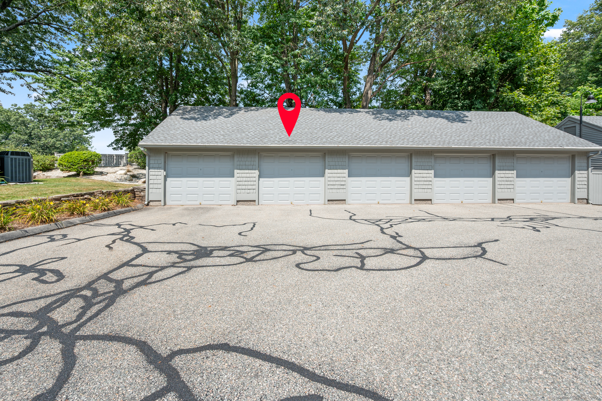 Glastonbury, Connecticut 06033, United States, 2 Bedrooms Bedrooms, ,3 BathroomsBathrooms,Residential,Pending,191707