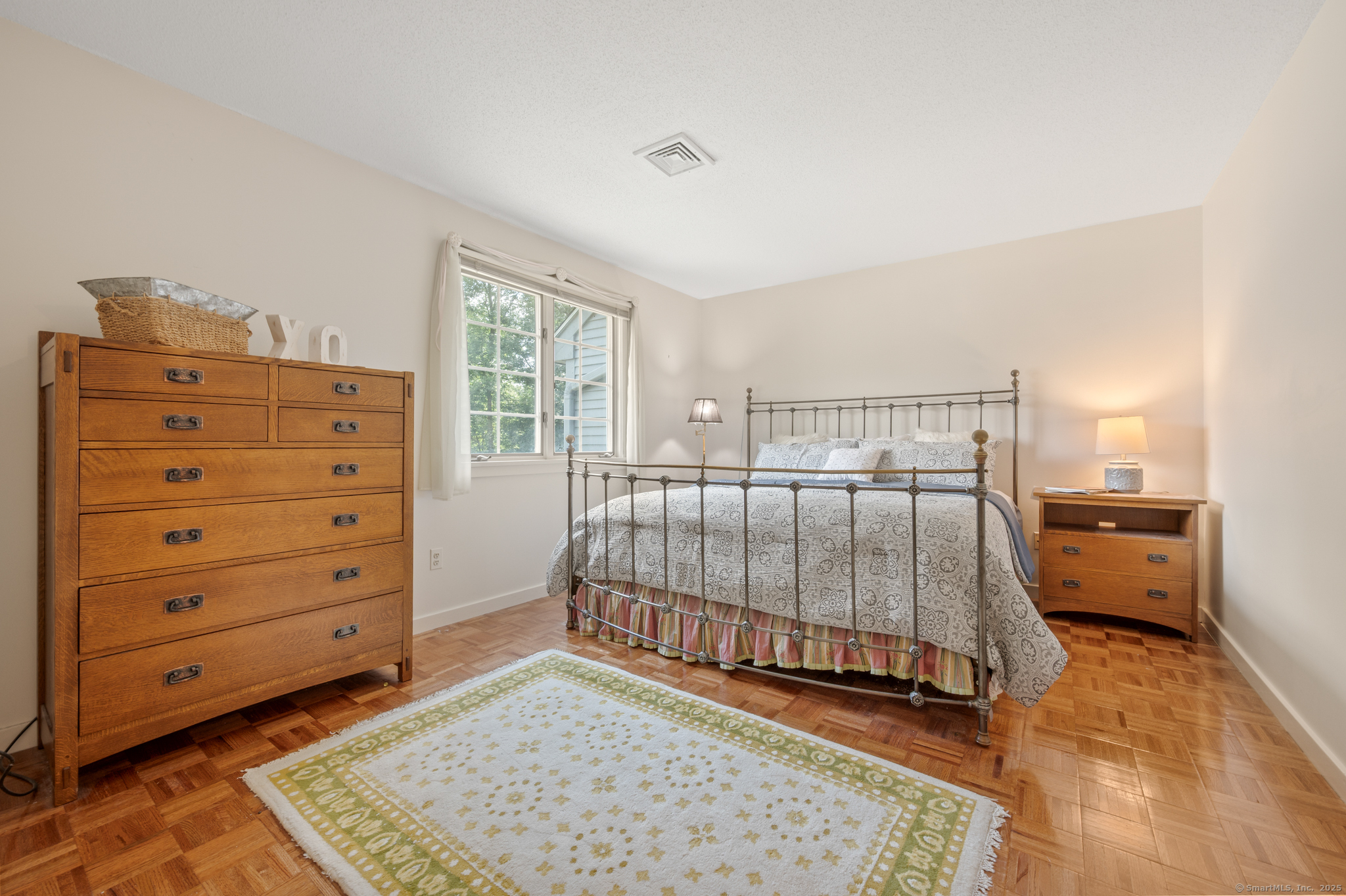 Glastonbury, Connecticut 06033, United States, 2 Bedrooms Bedrooms, ,3 BathroomsBathrooms,Residential,Pending,191707