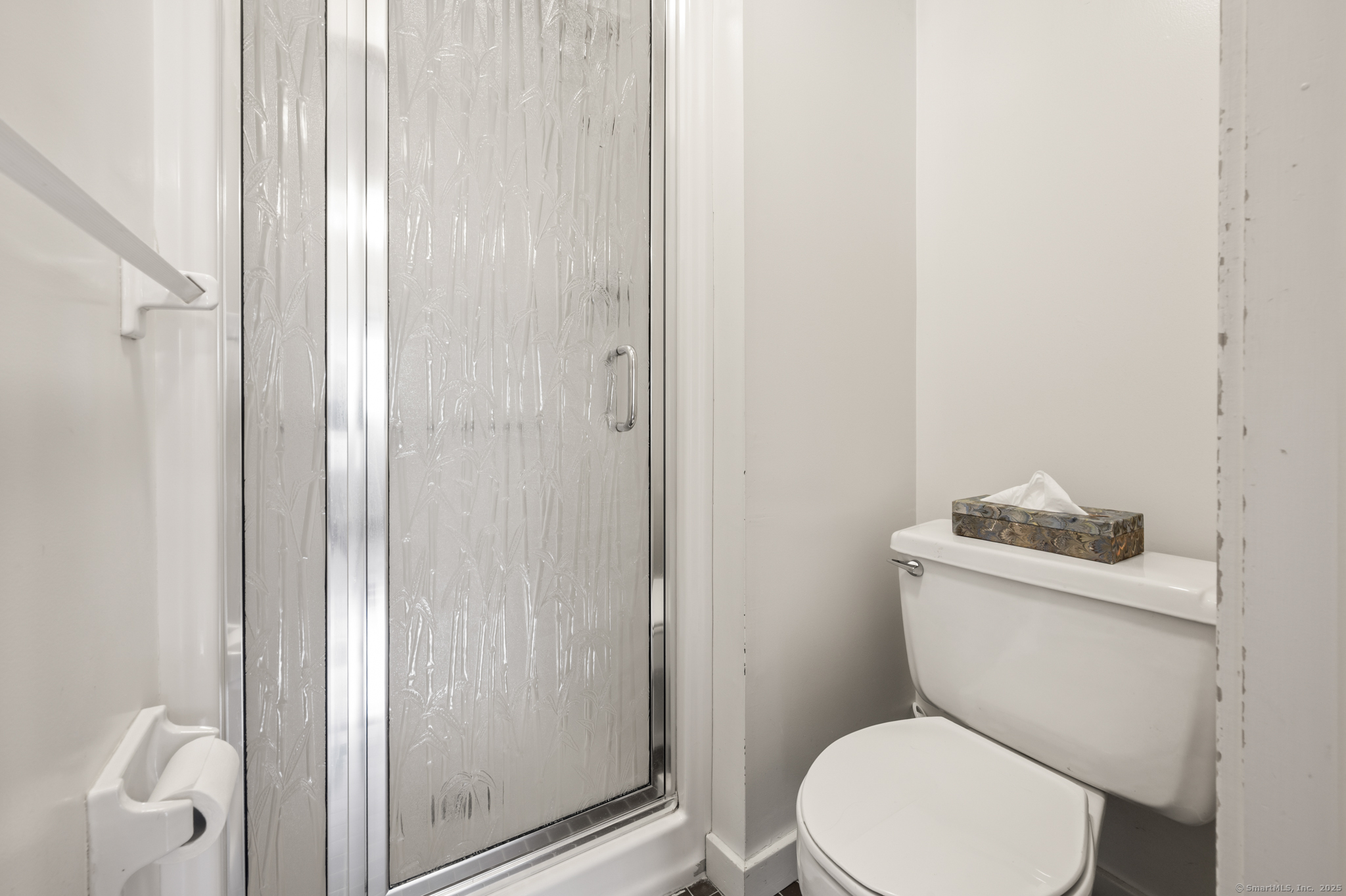 Glastonbury, Connecticut 06033, United States, 2 Bedrooms Bedrooms, ,3 BathroomsBathrooms,Residential,Pending,191707