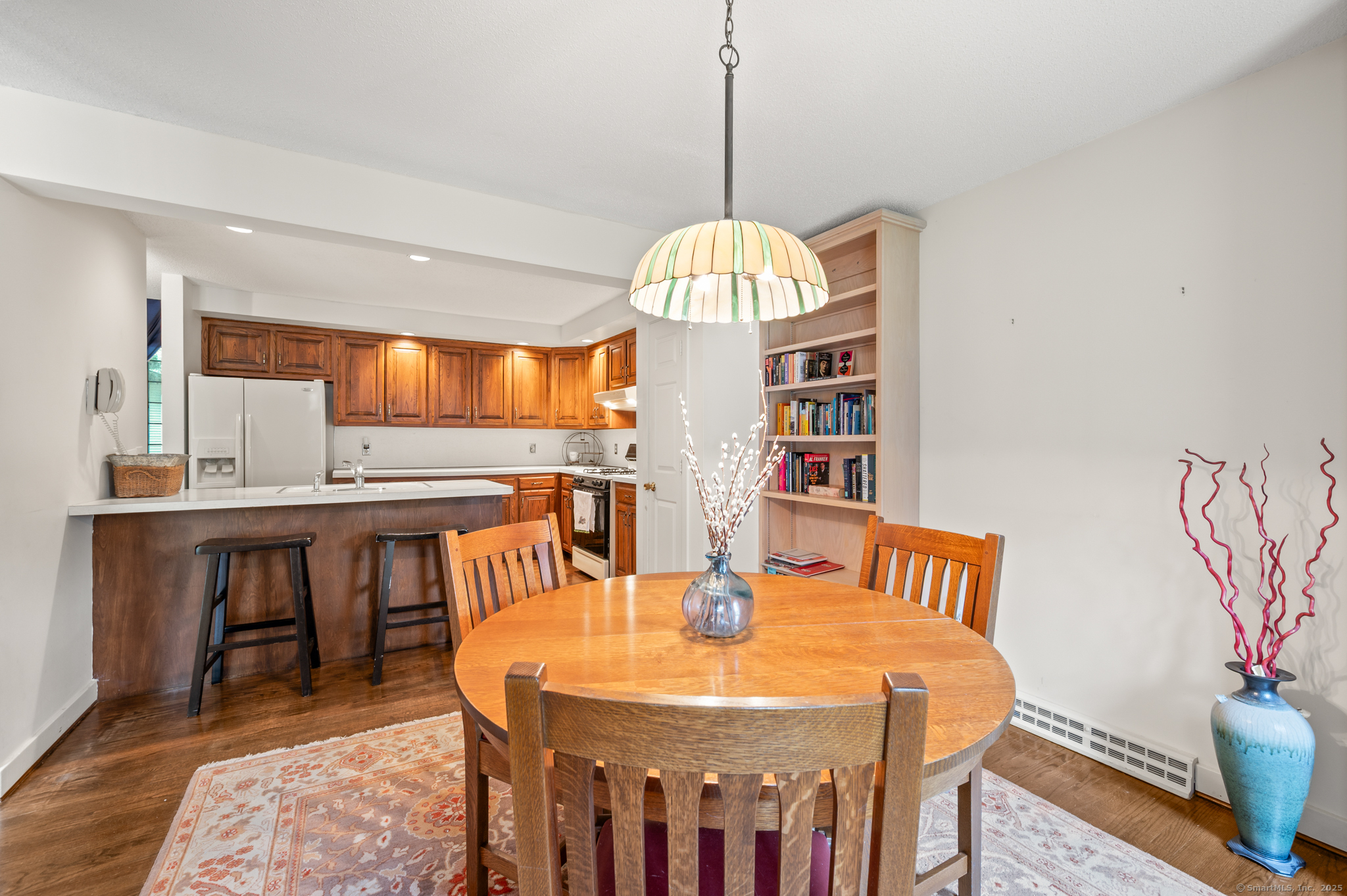 Glastonbury, Connecticut 06033, United States, 2 Bedrooms Bedrooms, ,3 BathroomsBathrooms,Residential,Pending,191707