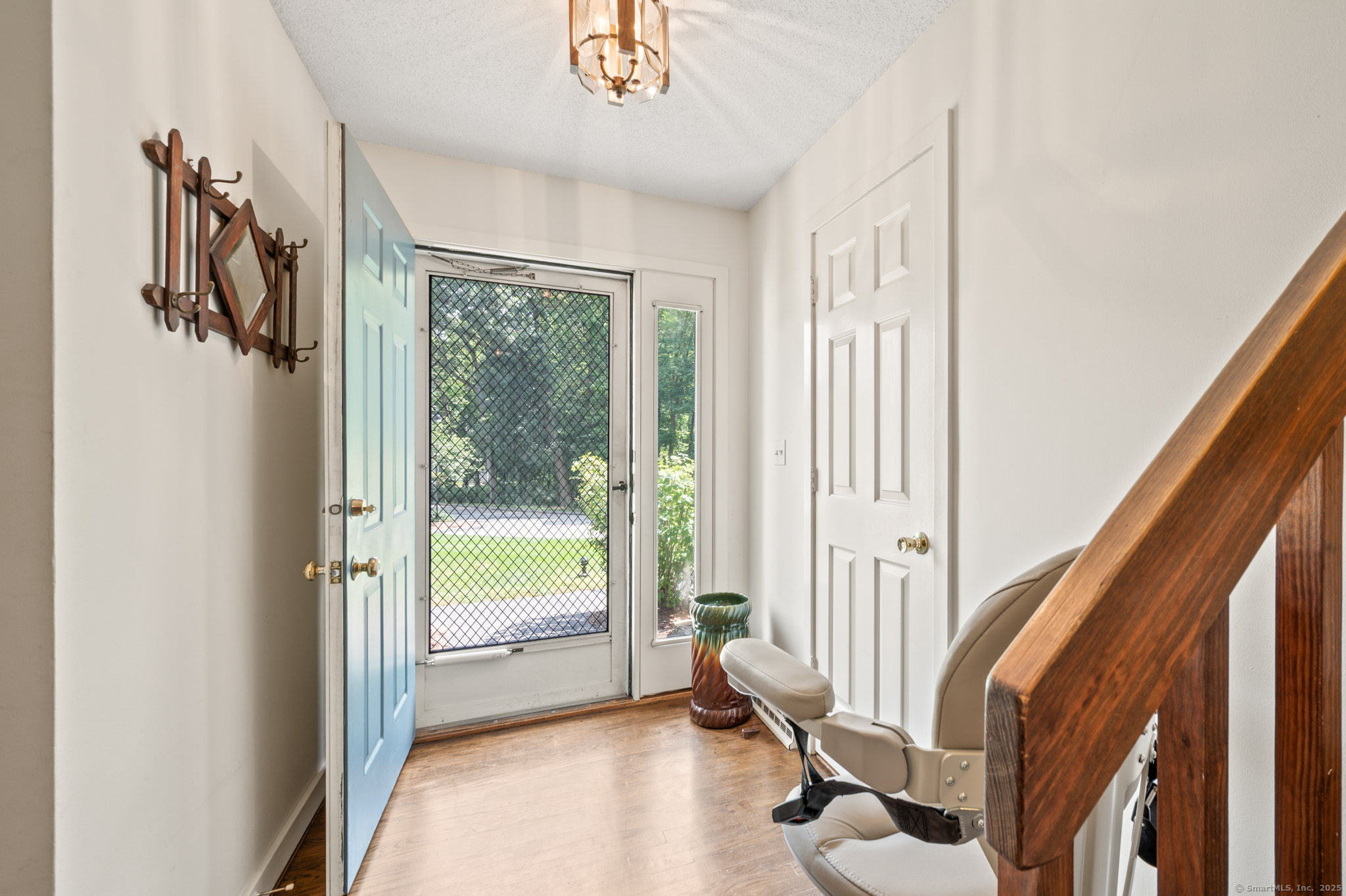 Glastonbury, Connecticut 06033, United States, 2 Bedrooms Bedrooms, ,3 BathroomsBathrooms,Residential,Pending,191707