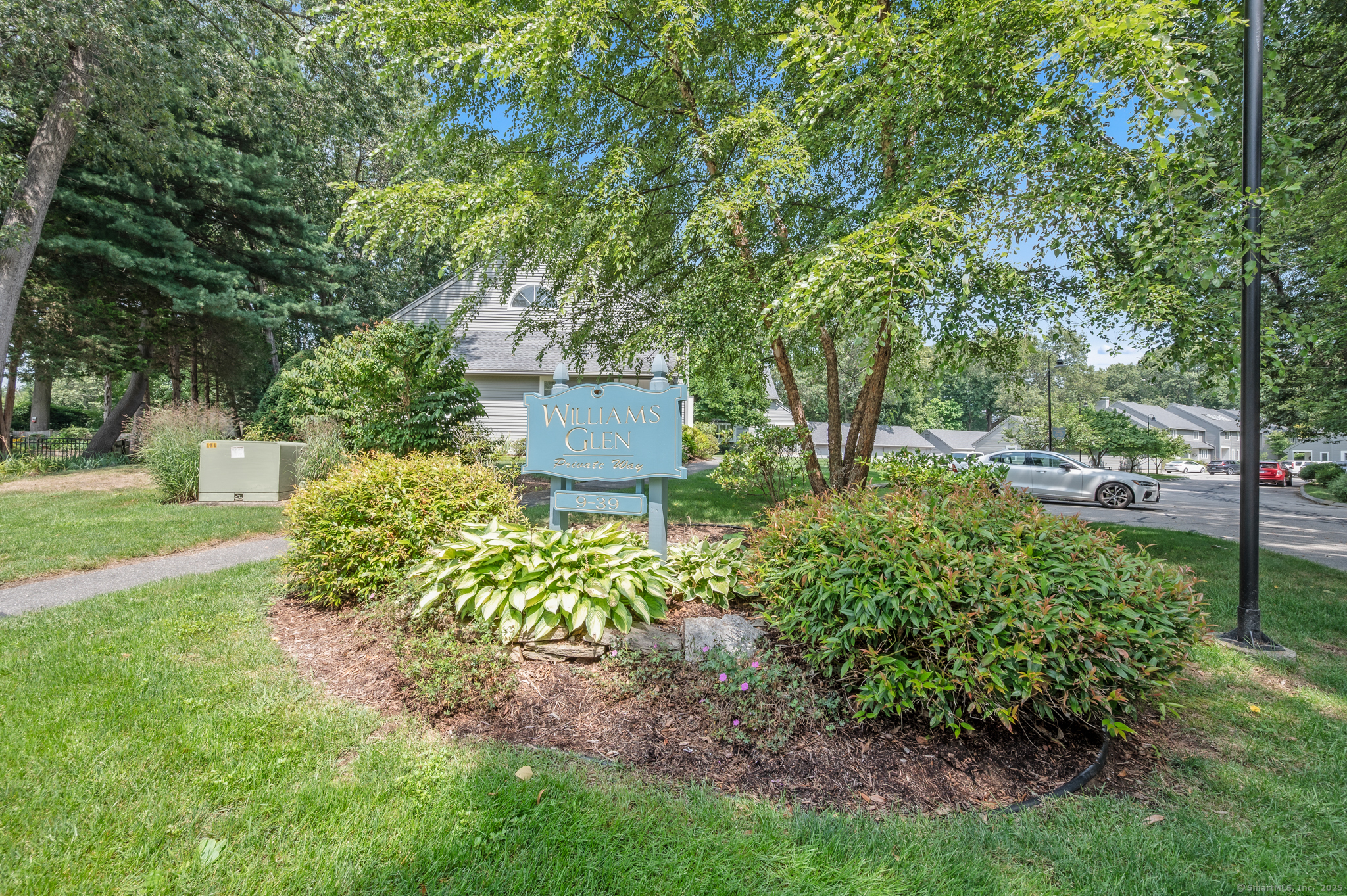 Glastonbury, Connecticut 06033, United States, 2 Bedrooms Bedrooms, ,3 BathroomsBathrooms,Residential,Pending,191707