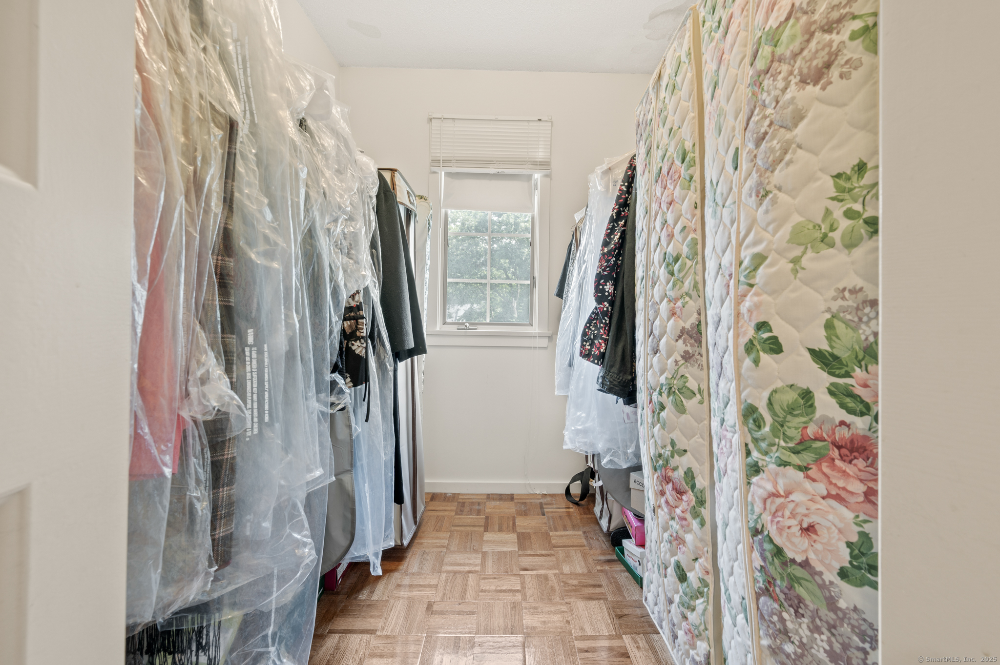 Glastonbury, Connecticut 06033, United States, 2 Bedrooms Bedrooms, ,3 BathroomsBathrooms,Residential,Pending,191707