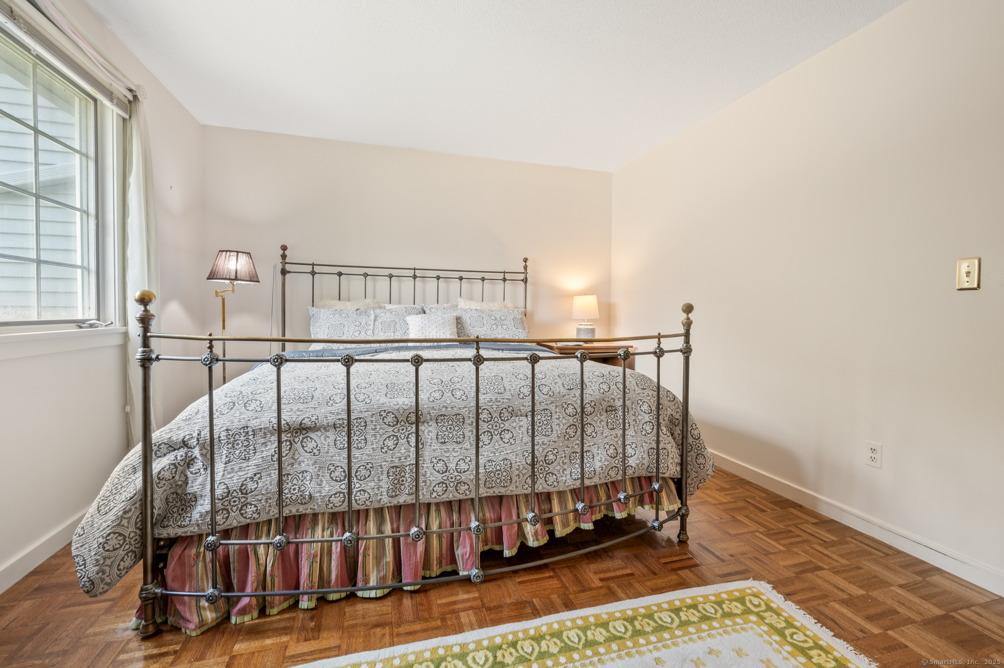 Glastonbury, Connecticut 06033, United States, 2 Bedrooms Bedrooms, ,3 BathroomsBathrooms,Residential,Pending,191707