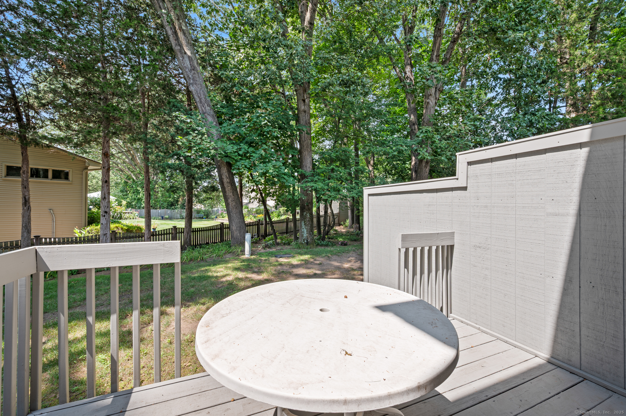 Glastonbury, Connecticut 06033, United States, 2 Bedrooms Bedrooms, ,3 BathroomsBathrooms,Residential,Pending,191707