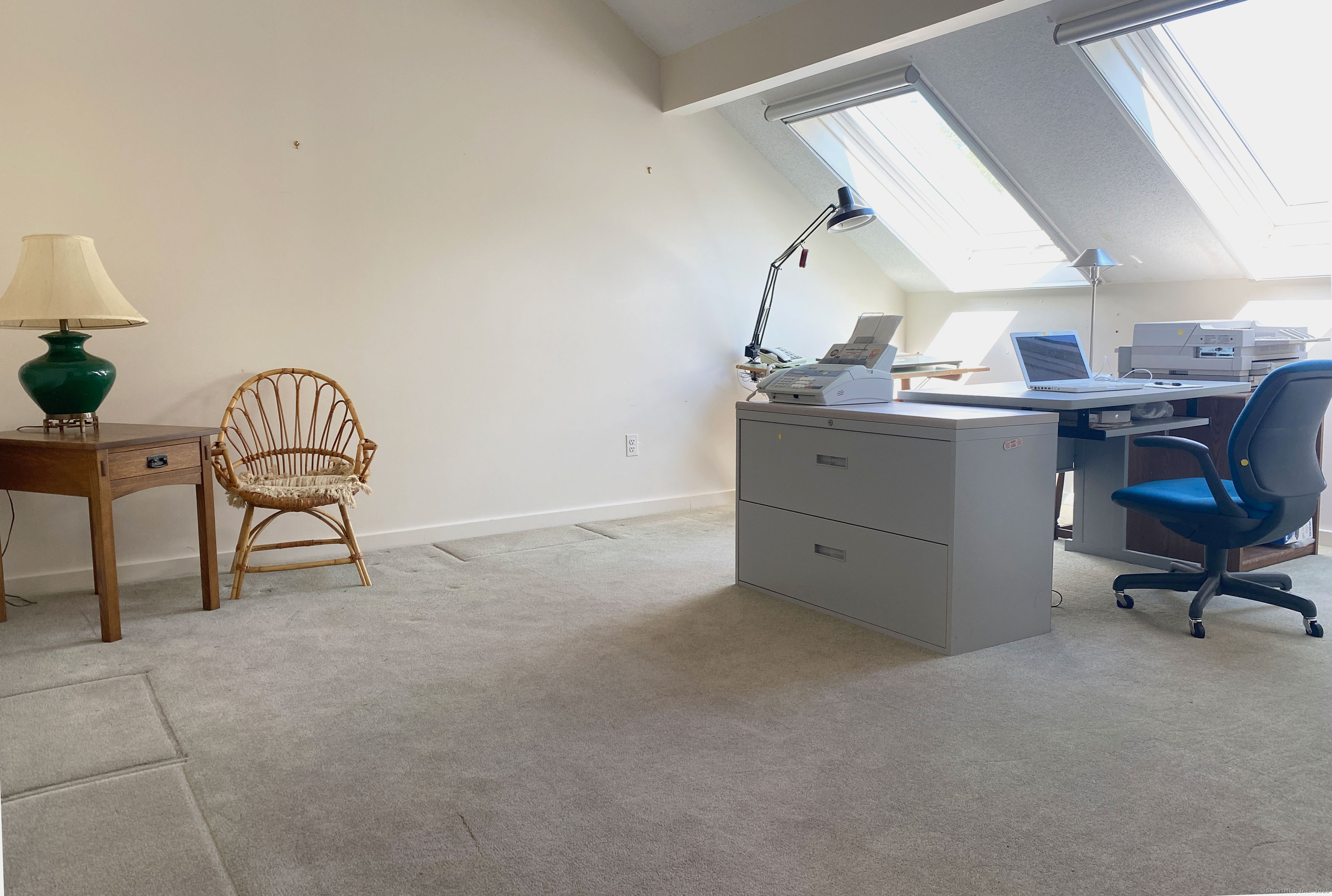 Glastonbury, Connecticut 06033, United States, 2 Bedrooms Bedrooms, ,3 BathroomsBathrooms,Residential,Pending,191707