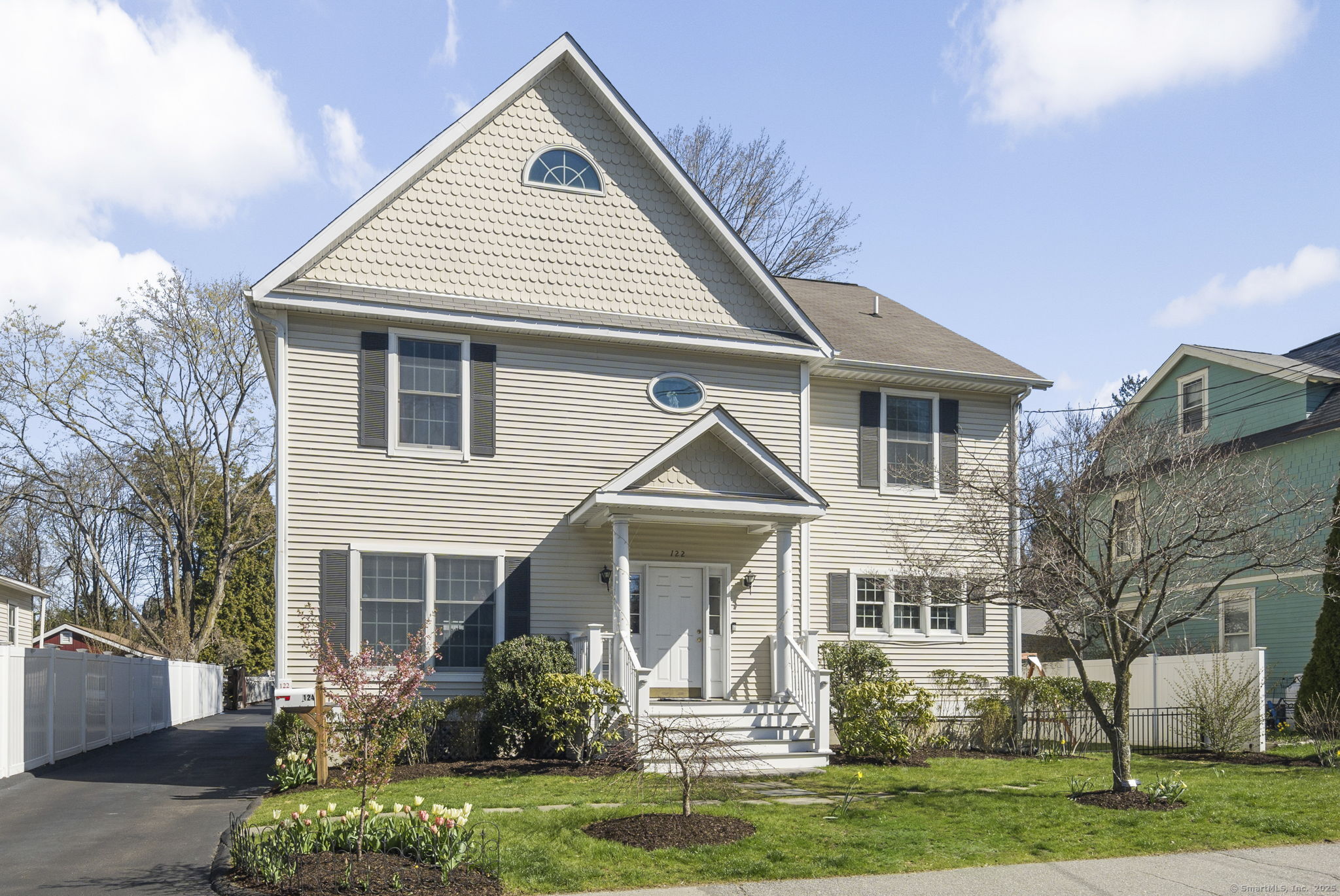 Property for Sale at East Avenue 124, New Canaan, Connecticut - Bedrooms: 2 
Bathrooms: 2 
Rooms: 5  - $835,000
