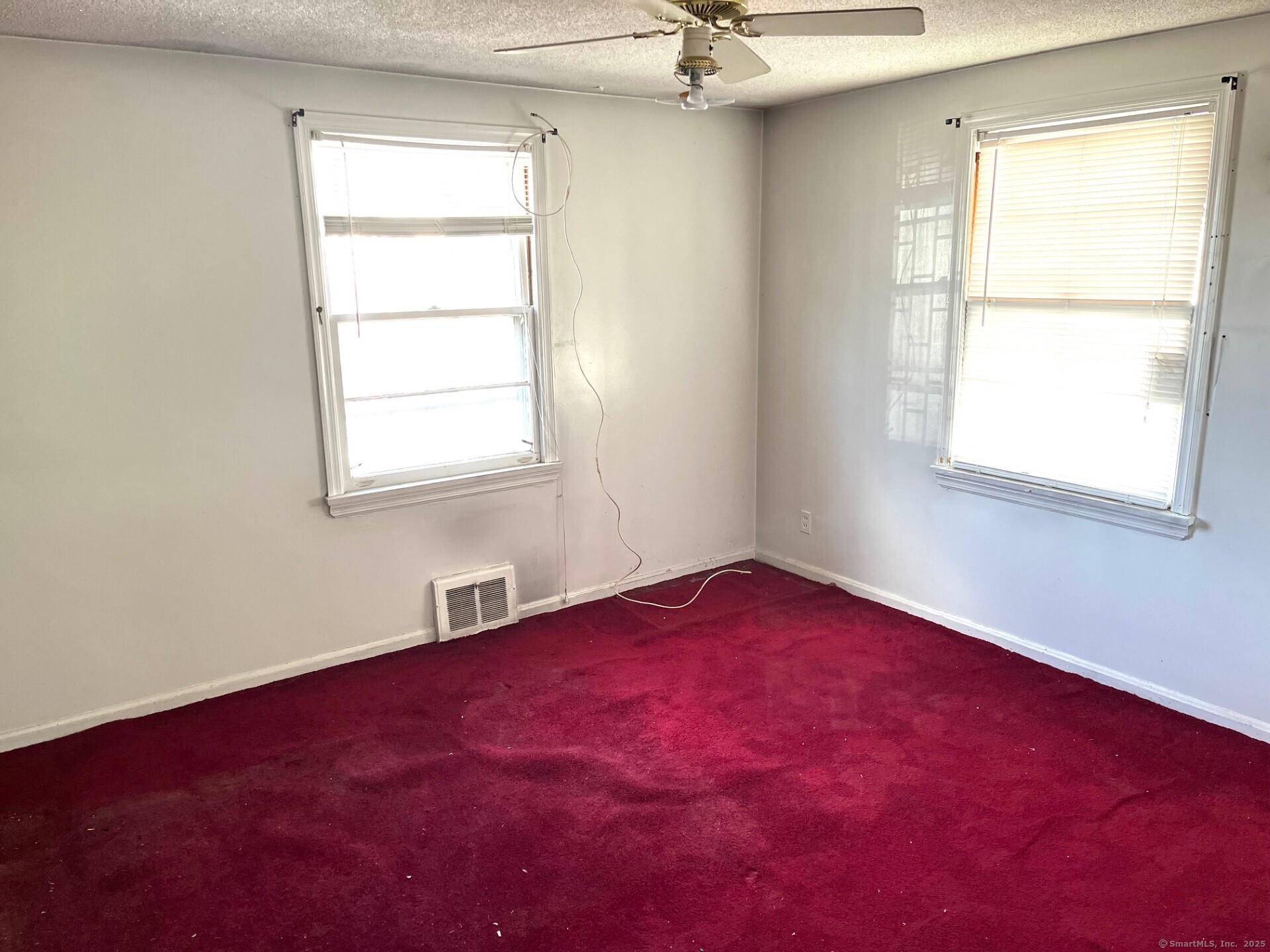 Waterbury, Connecticut 06705, United States, 2 Bedrooms Bedrooms, ,1 BathroomBathrooms,Residential,Pending,21244