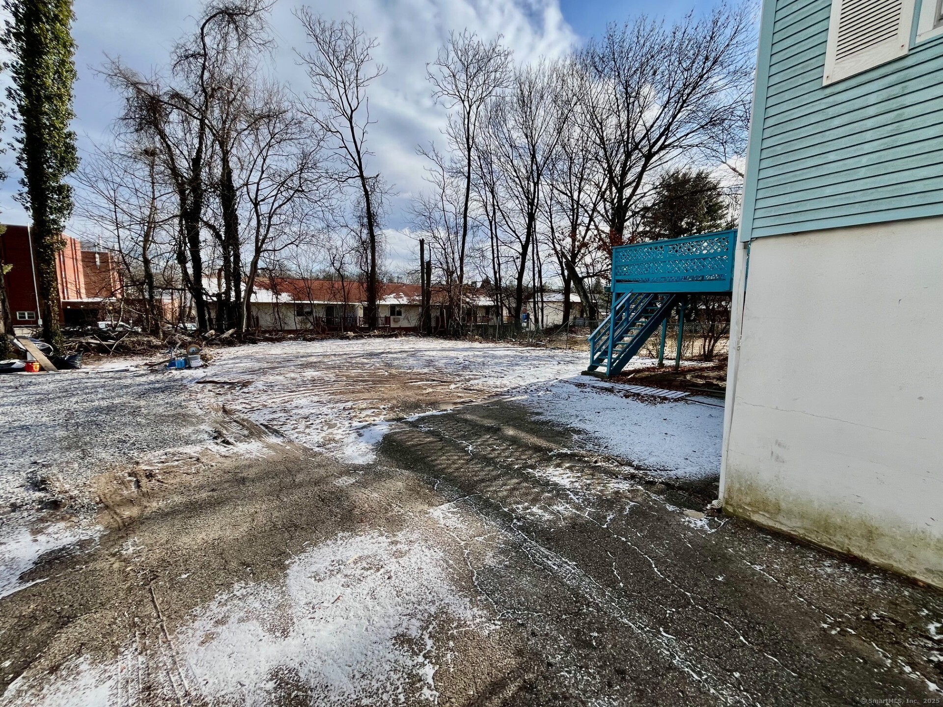 Waterbury, Connecticut 06705, United States, 2 Bedrooms Bedrooms, ,1 BathroomBathrooms,Residential,Pending,21244