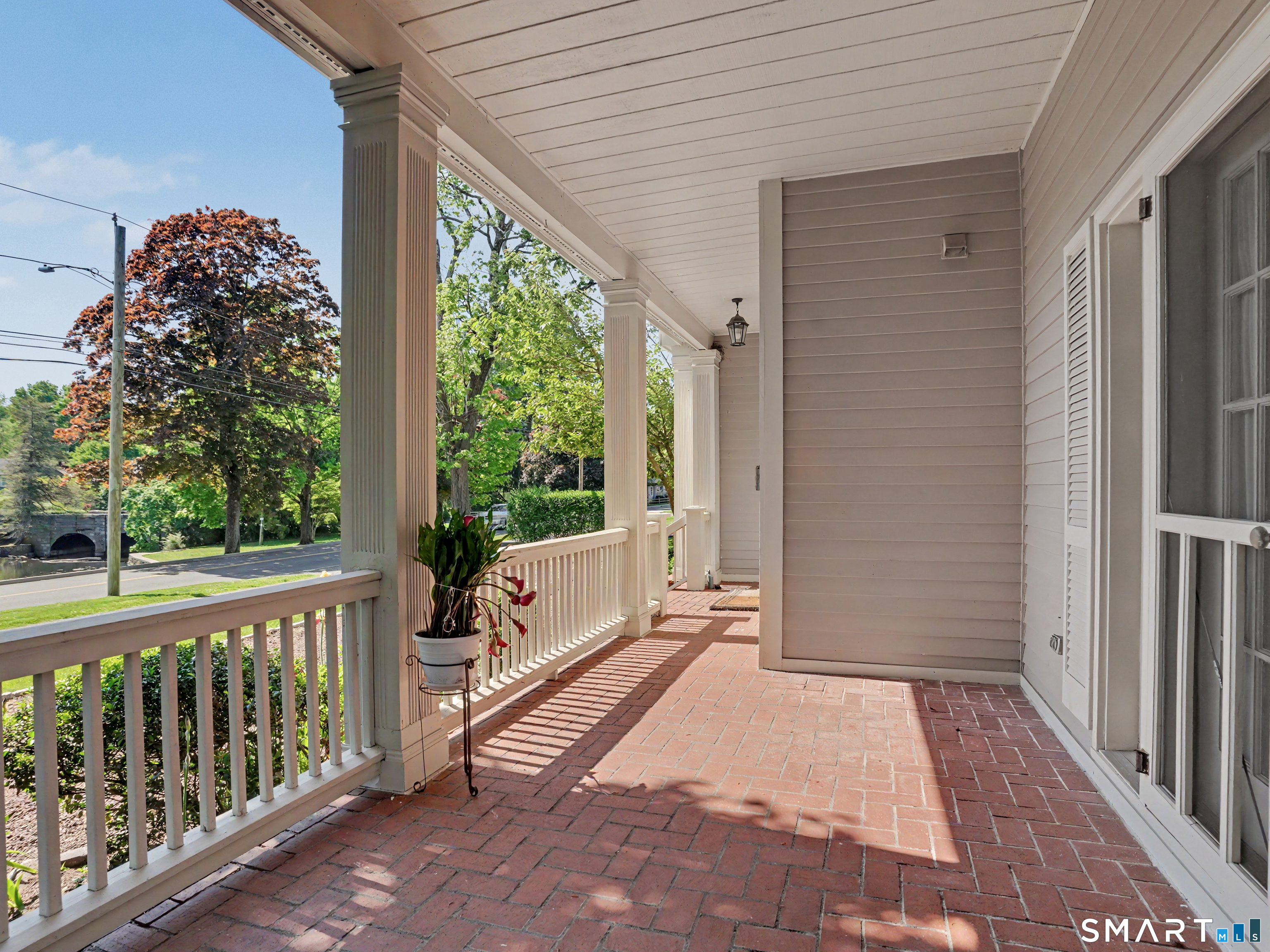 152 West River Street