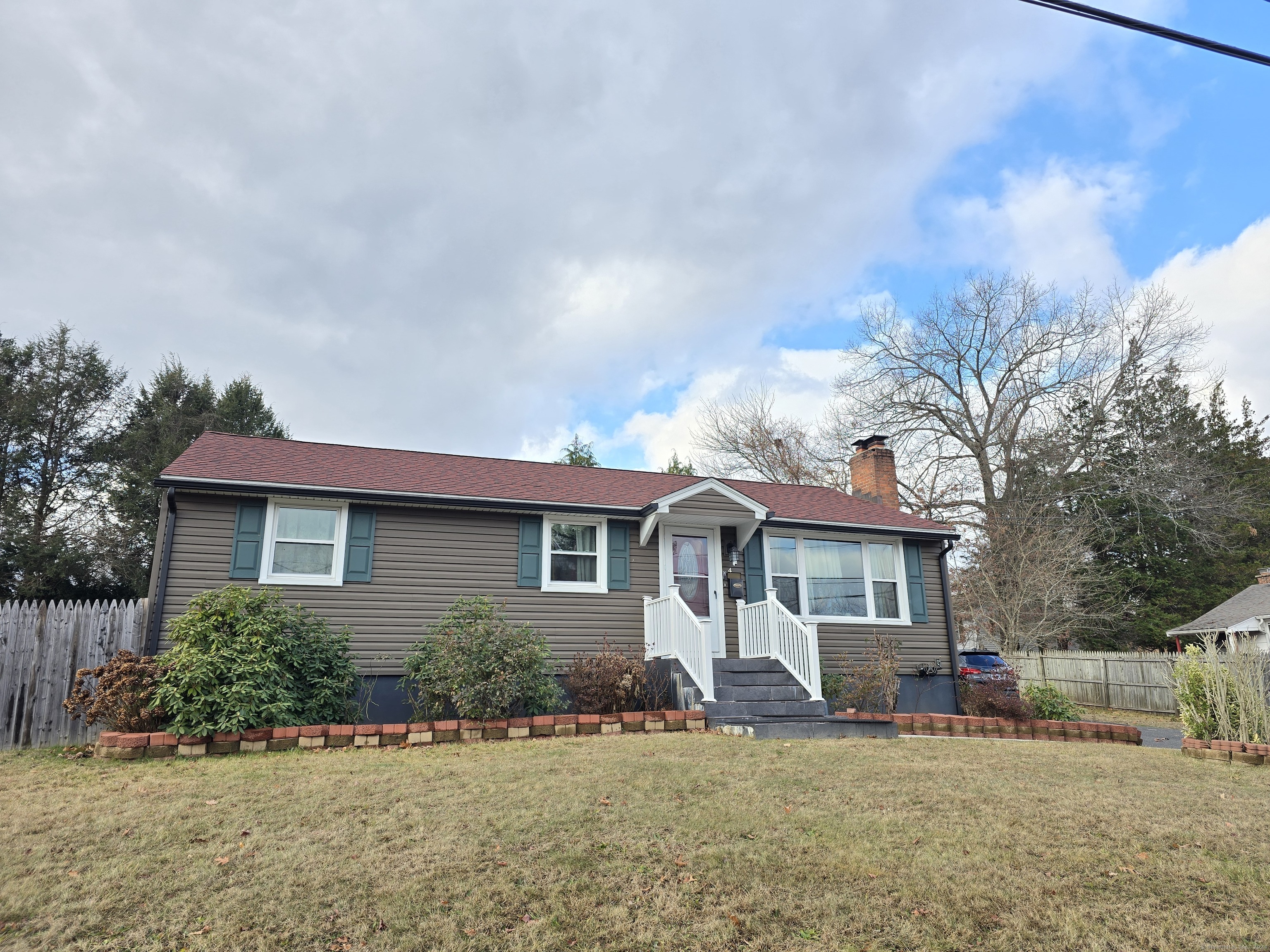 Bloomfield, Connecticut 06002, United States, 3 Bedrooms Bedrooms, ,2 BathroomsBathrooms,Residential,Pending,26800