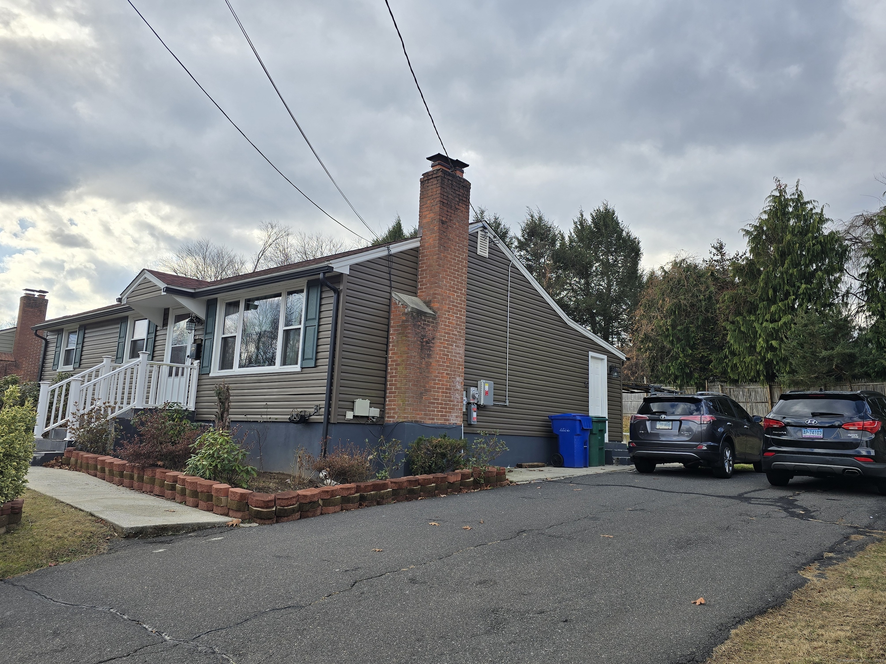 Bloomfield, Connecticut 06002, United States, 3 Bedrooms Bedrooms, ,2 BathroomsBathrooms,Residential,Pending,26800