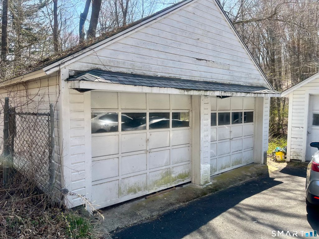 Photo of 467 Bunker Hill Avenue, Waterbury, CT 06708 (MLS # 24166509)