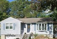 Lounsbury Street, Waterbury, Connecticut - 2 Bedrooms  
1 Bathrooms  
6 Rooms - 