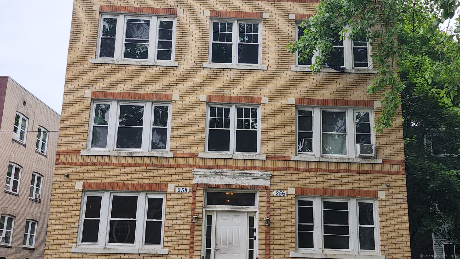 Mather Street 1B, Hartford, Connecticut - 2 Bedrooms  
1 Bathrooms  
5 Rooms - 