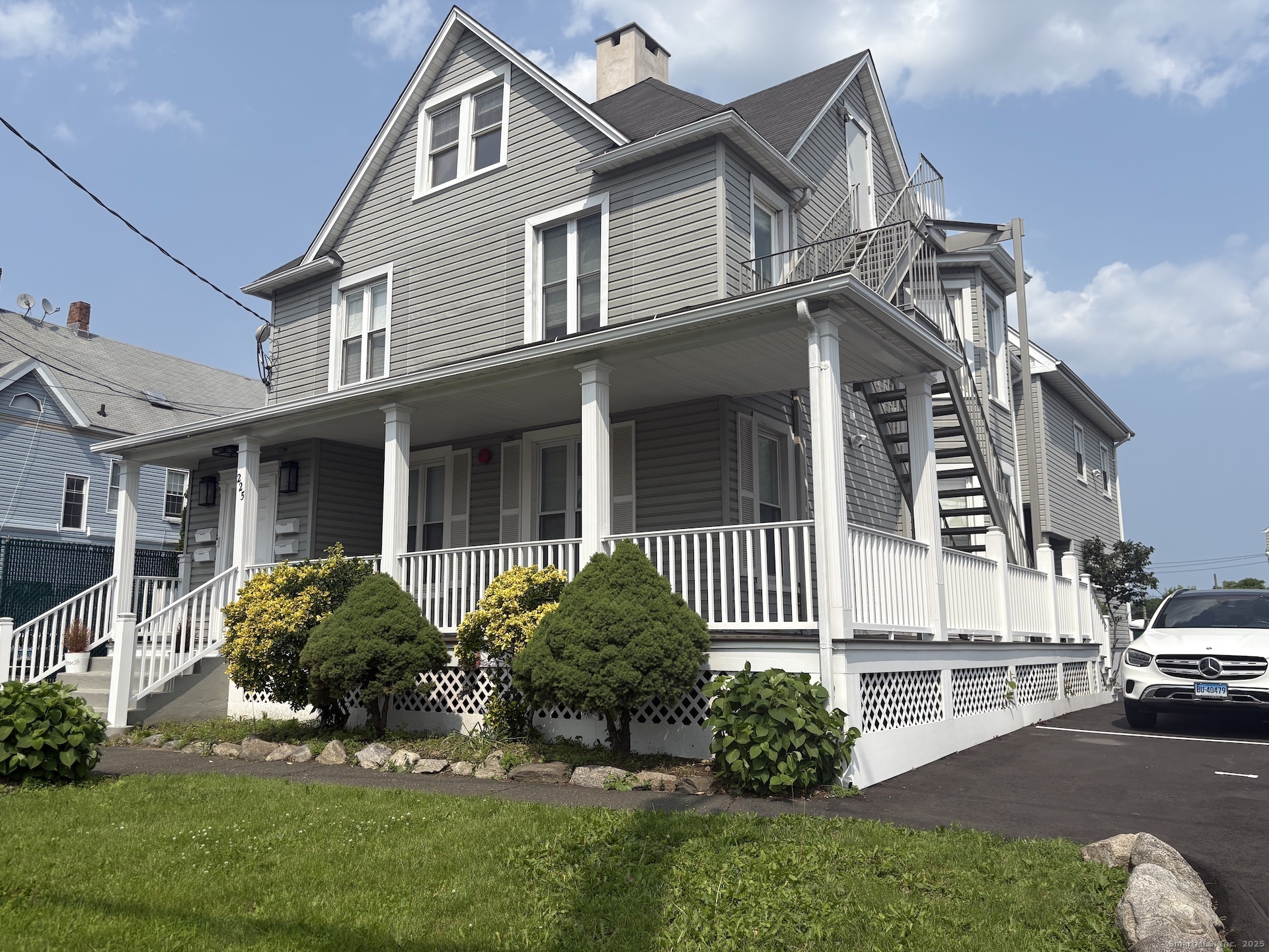 Property for Sale at Washington Boulevard, Stamford, Connecticut - Bedrooms: 12 
Bathrooms: 7 
Rooms: 24  - $2,200,000