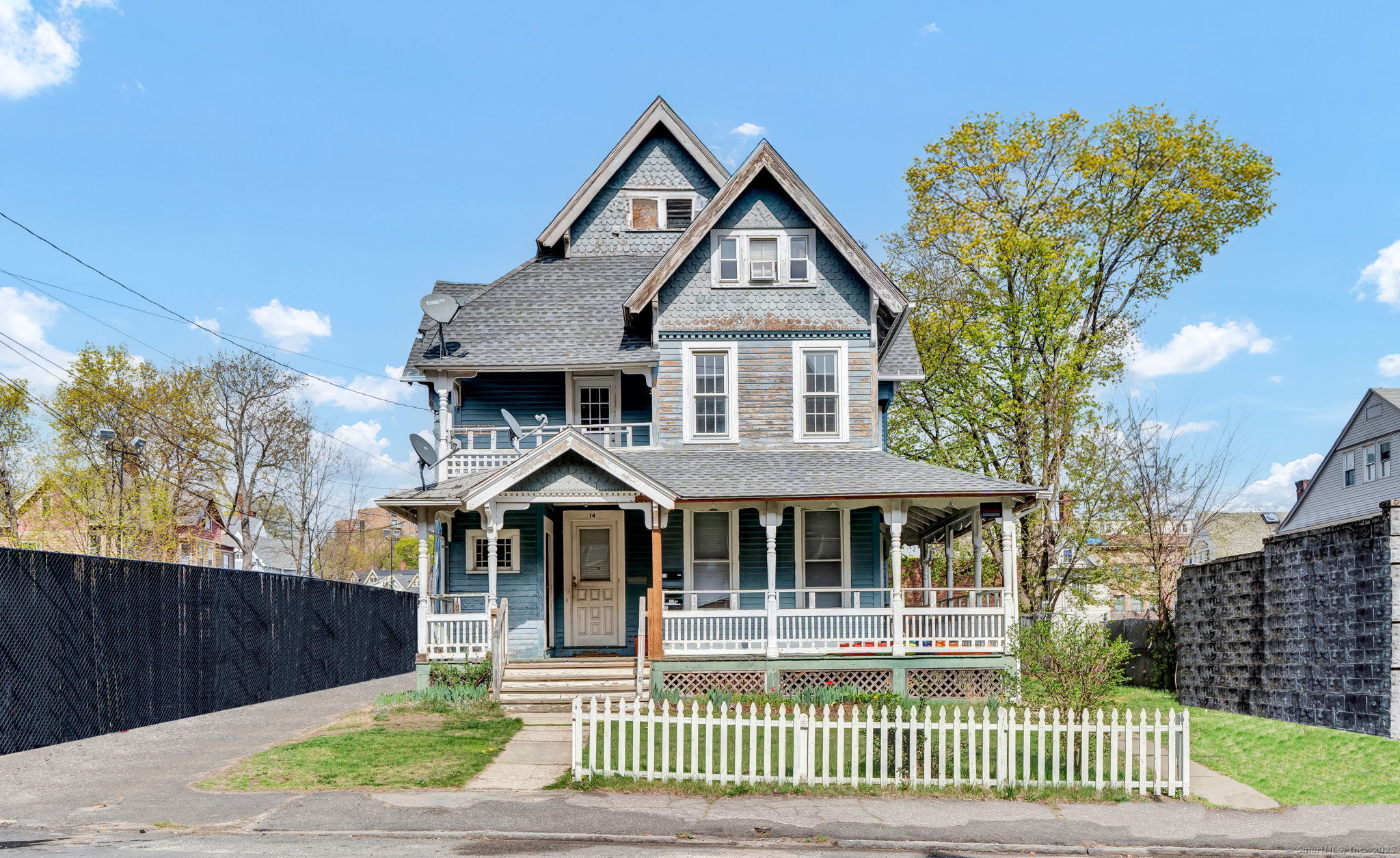 Property for Sale at Chestnut Avenue, Waterbury, Connecticut - Bedrooms: 6 
Bathrooms: 3 
Rooms: 12  - $309,900