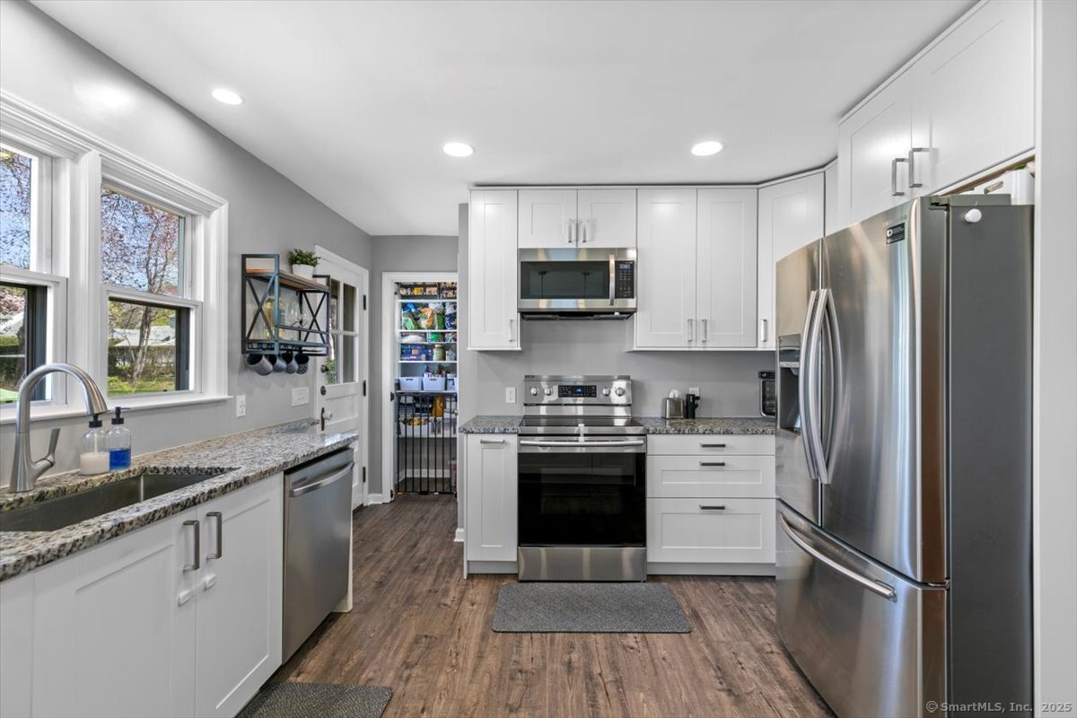 190 Dessa Drive, Hamden, Connecticut image 12