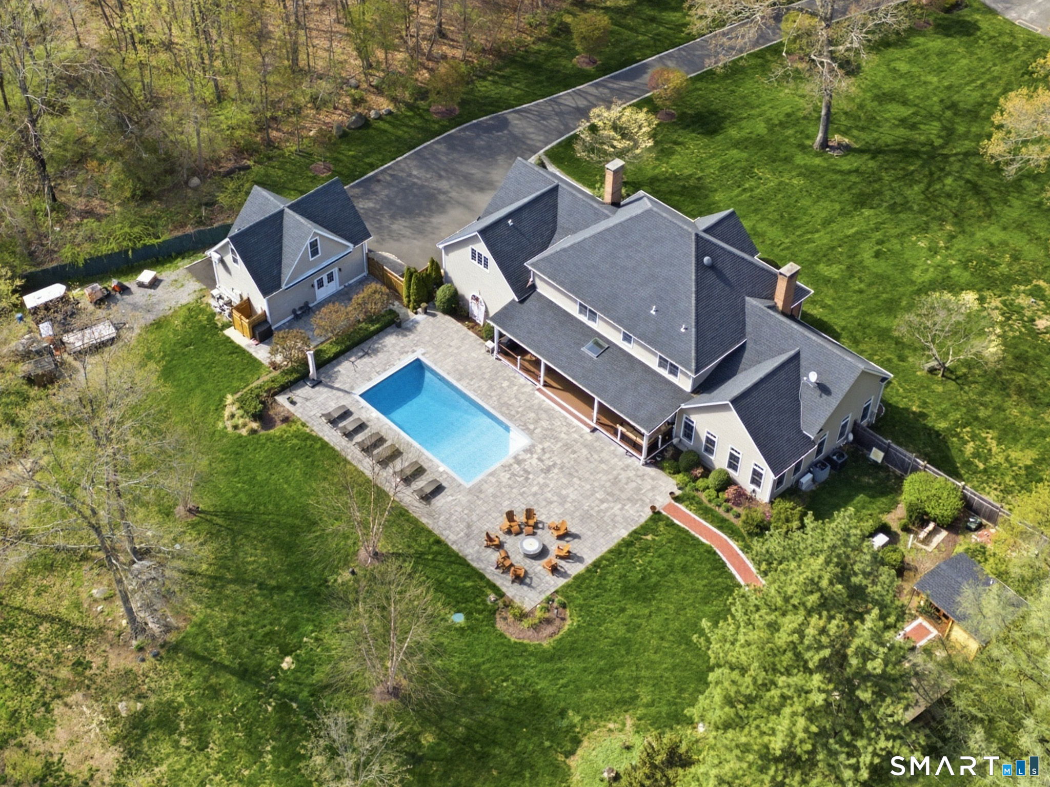 16 Robin Hood Lane