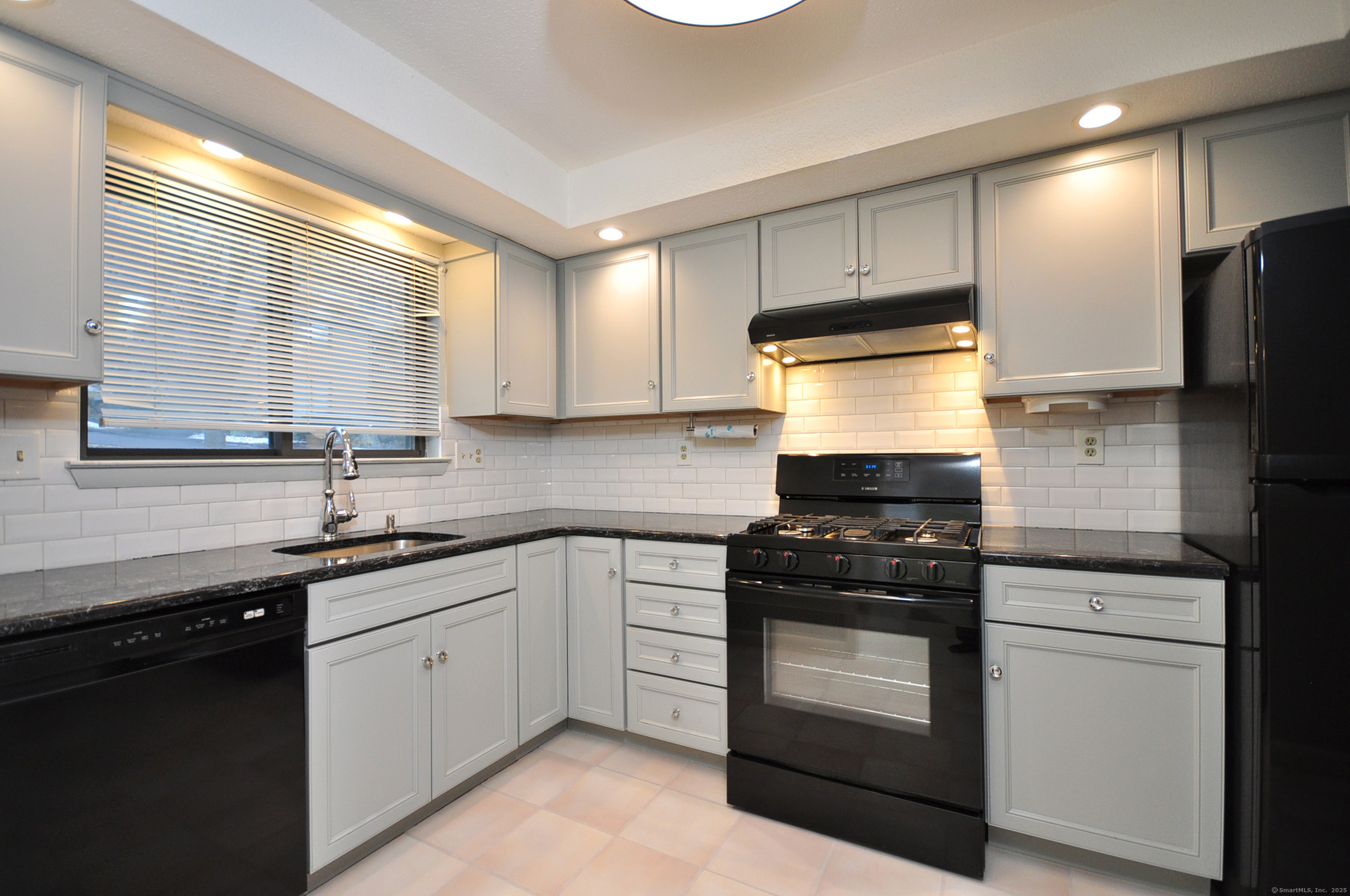 94 Dorchester Court #94, Beacon Falls, Connecticut image 4