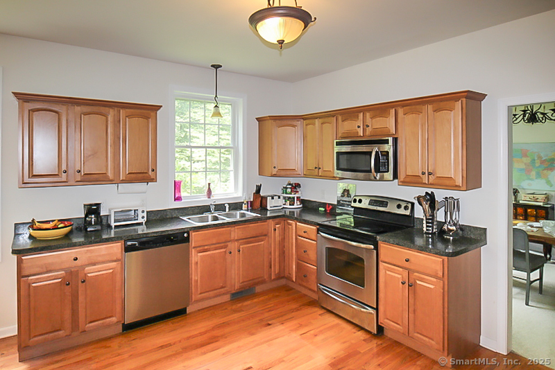 8 Teaberry Court, Haddam, Connecticut image 2