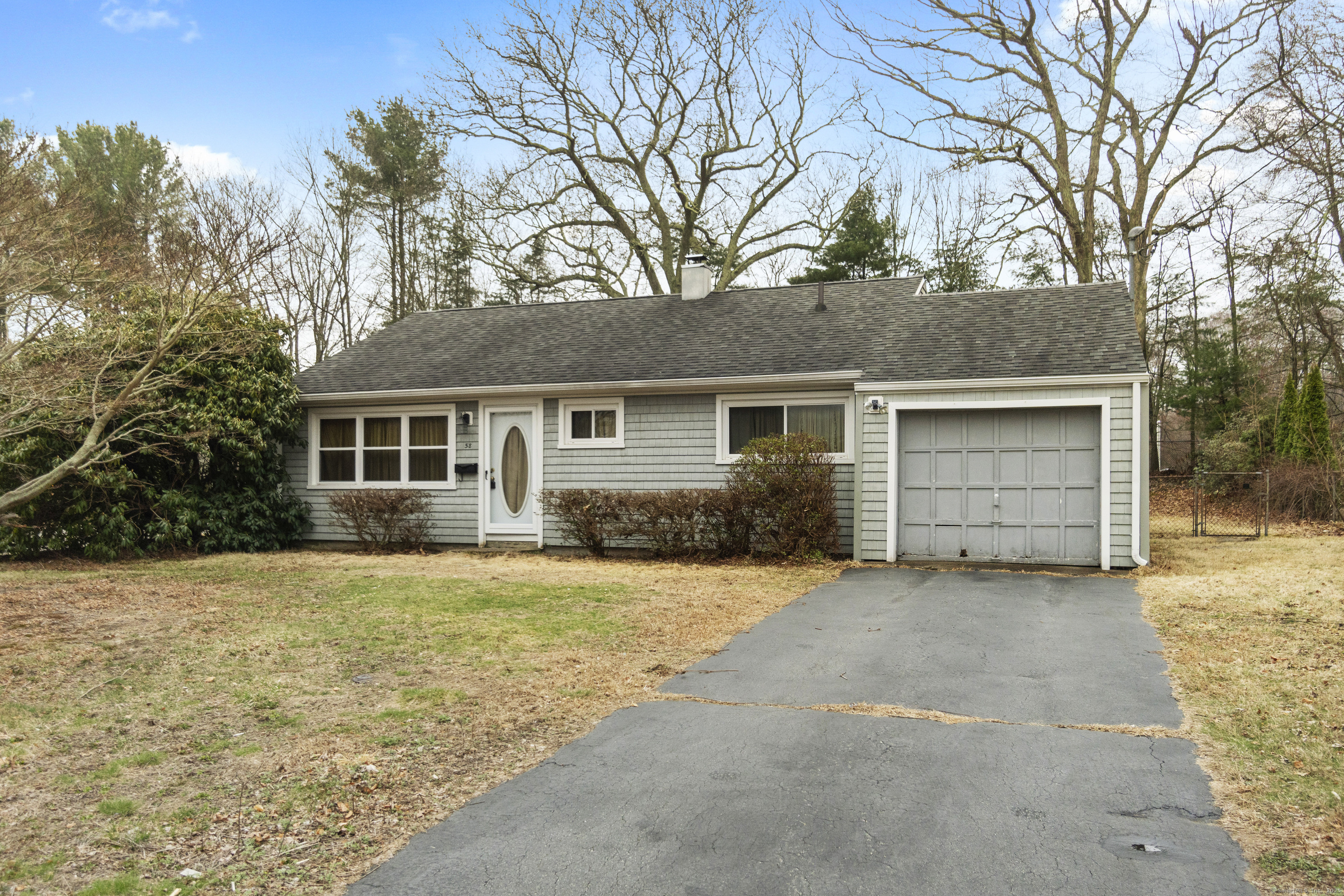 Property for Sale at Plymouth Avenue, Groton, Connecticut - Bedrooms: 3 
Bathrooms: 1 
Rooms: 5  - $199,900