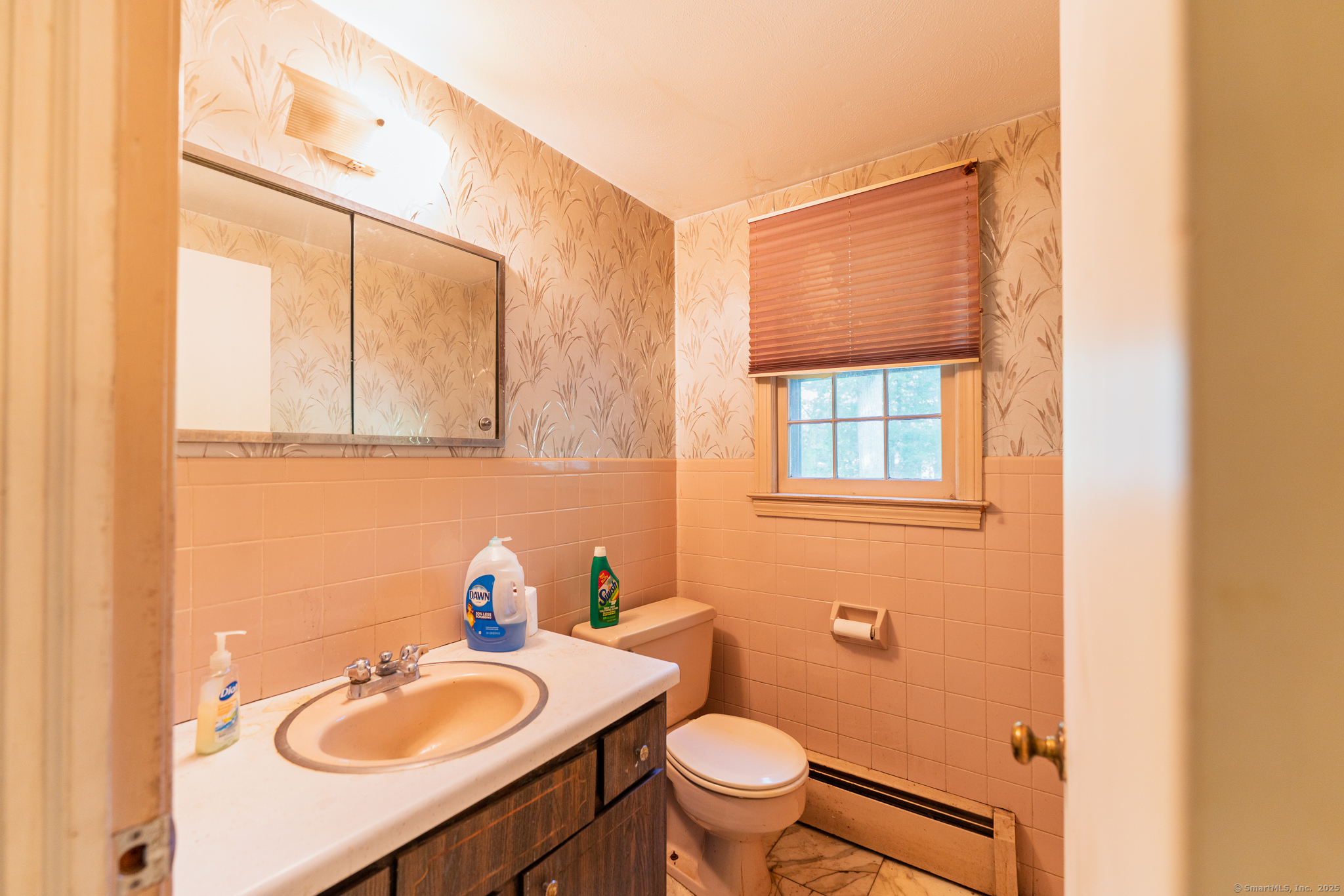 East Hartford, Connecticut 06118, United States, 4 Bedrooms Bedrooms, ,3 BathroomsBathrooms,Residential,Pending,203940