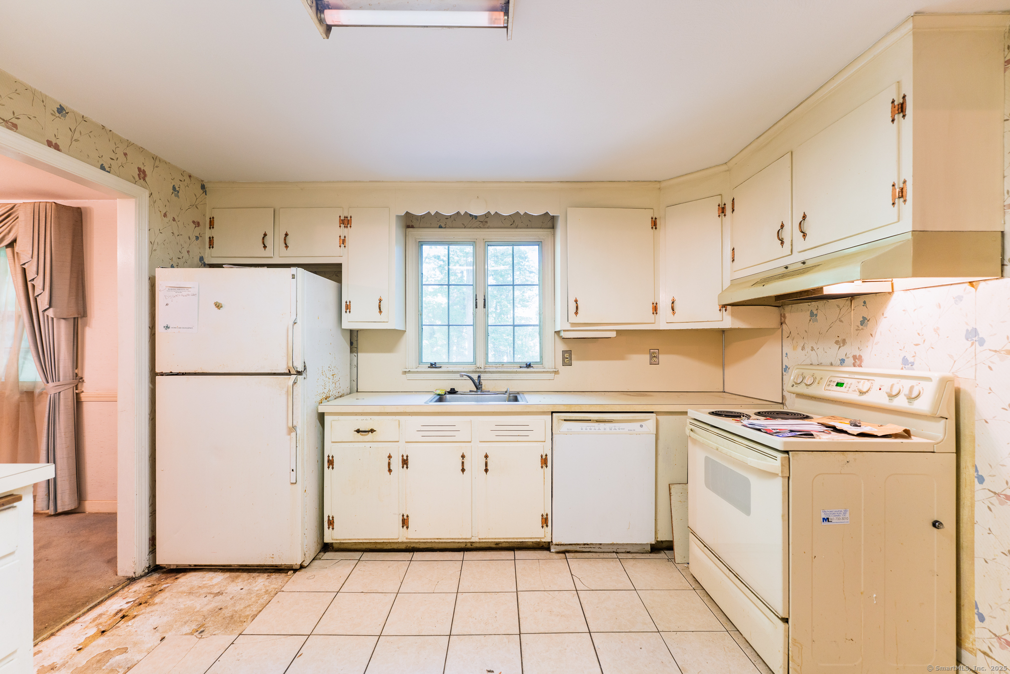 East Hartford, Connecticut 06118, United States, 4 Bedrooms Bedrooms, ,3 BathroomsBathrooms,Residential,Pending,203940