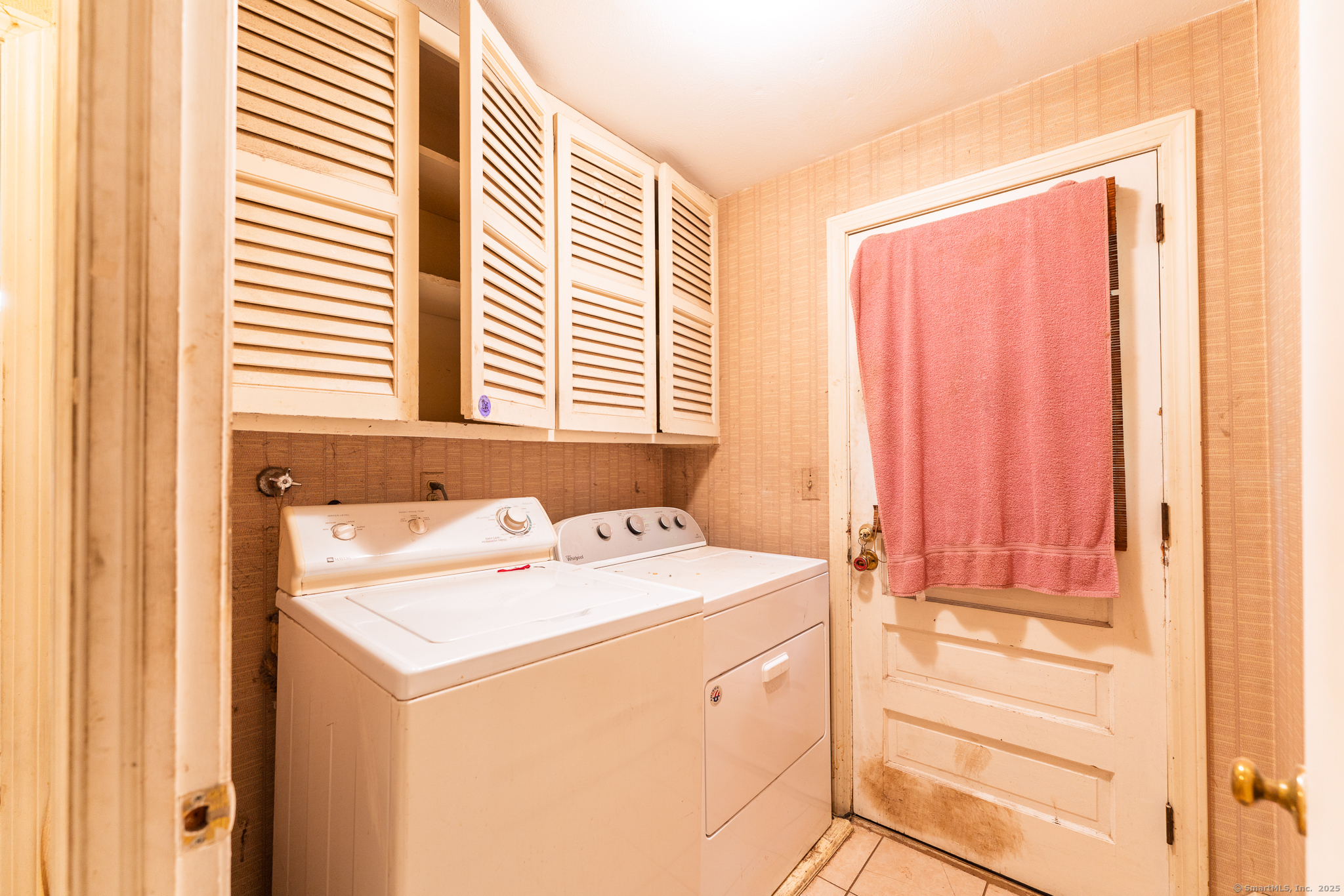 East Hartford, Connecticut 06118, United States, 4 Bedrooms Bedrooms, ,3 BathroomsBathrooms,Residential,Pending,203940