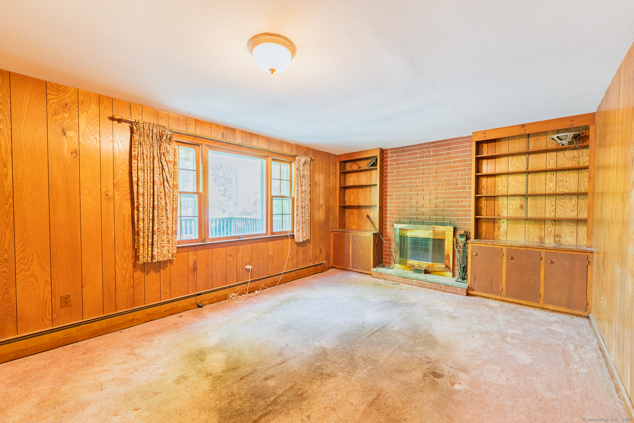 East Hartford, Connecticut 06118, United States, 4 Bedrooms Bedrooms, ,3 BathroomsBathrooms,Residential,Pending,203940