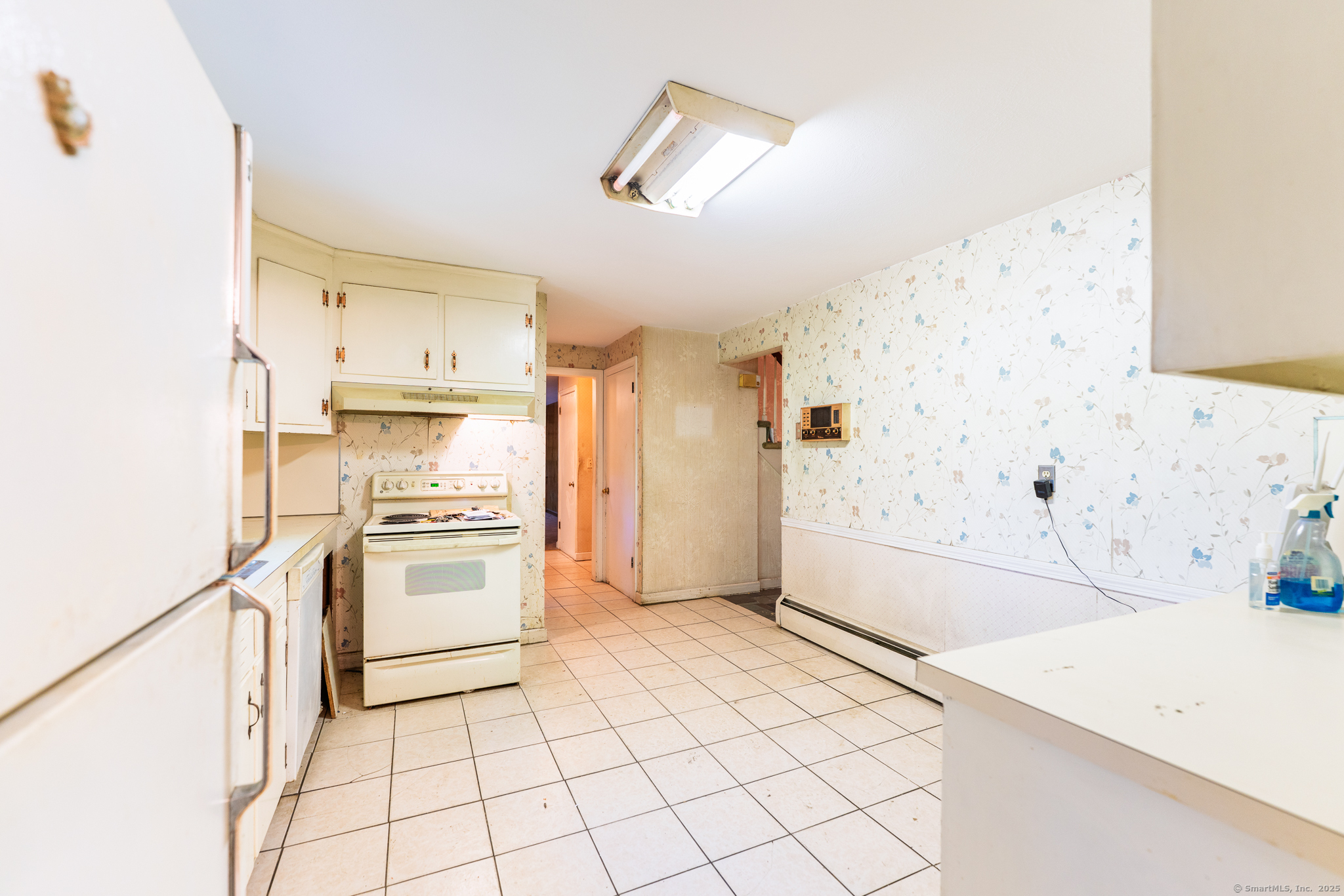 East Hartford, Connecticut 06118, United States, 4 Bedrooms Bedrooms, ,3 BathroomsBathrooms,Residential,Pending,203940