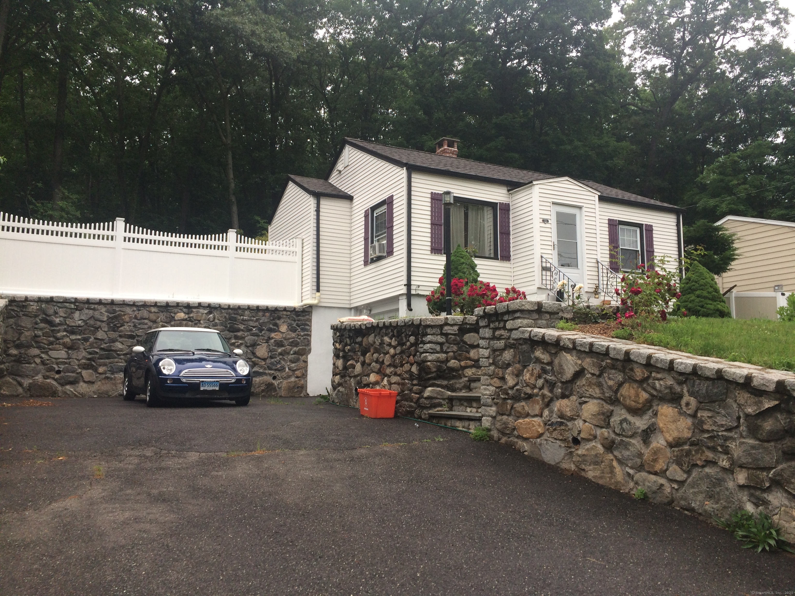 484 Country Club Road, Waterbury, Connecticut image 2