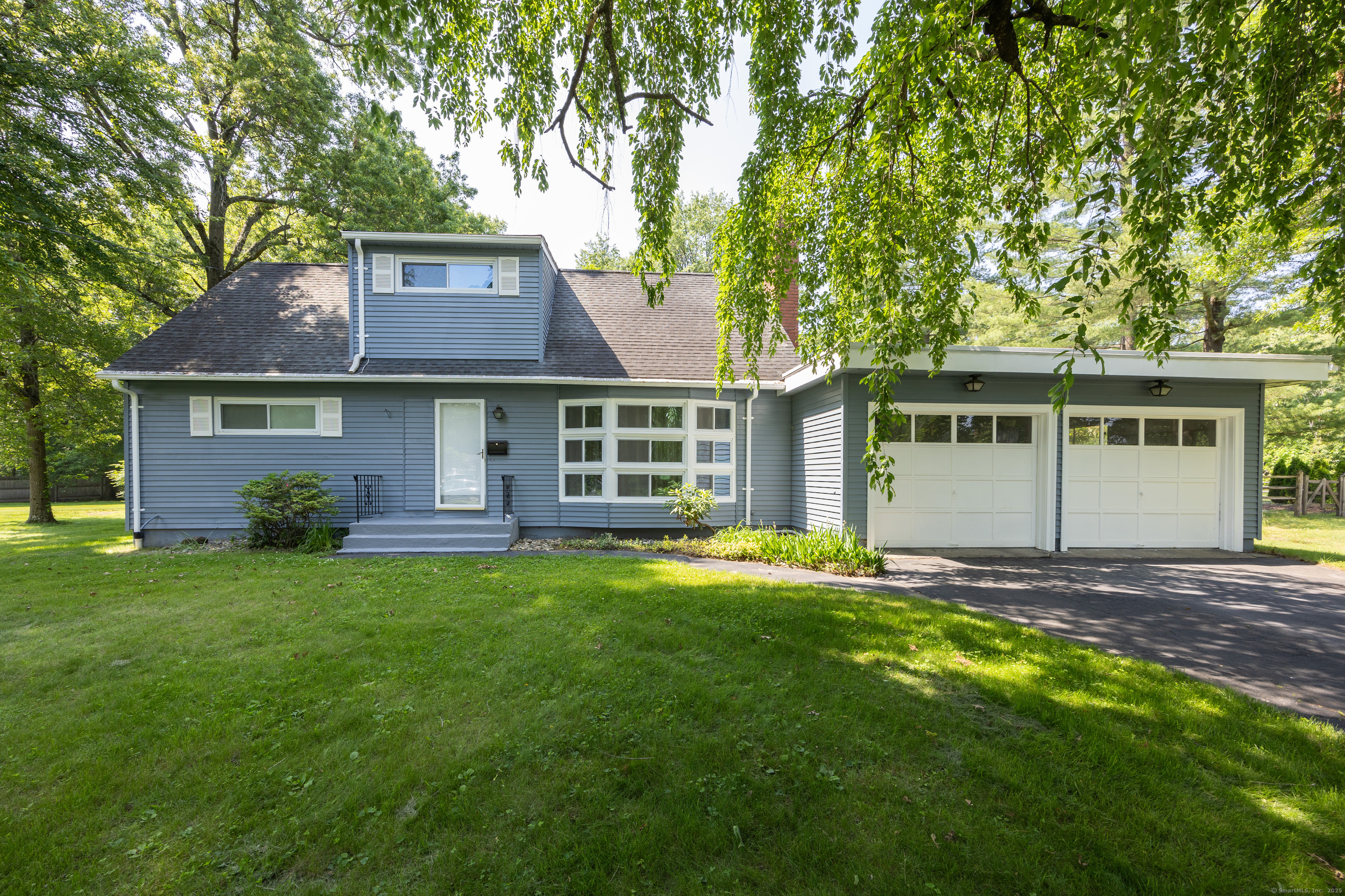Property for Sale at Seminole Circle, West Hartford, Connecticut - Bedrooms: 3 
Bathrooms: 3 
Rooms: 7  - $424,900