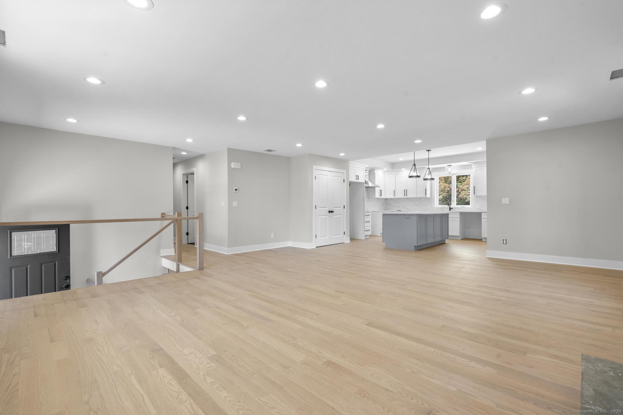 Avon, Connecticut 06001, United States, 4 Bedrooms Bedrooms, ,3 BathroomsBathrooms,Residential,Active,178532