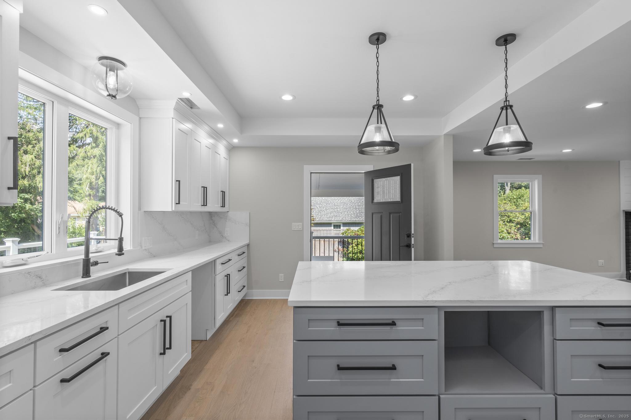 Avon, Connecticut 06001, United States, 4 Bedrooms Bedrooms, ,3 BathroomsBathrooms,Residential,Active,178532