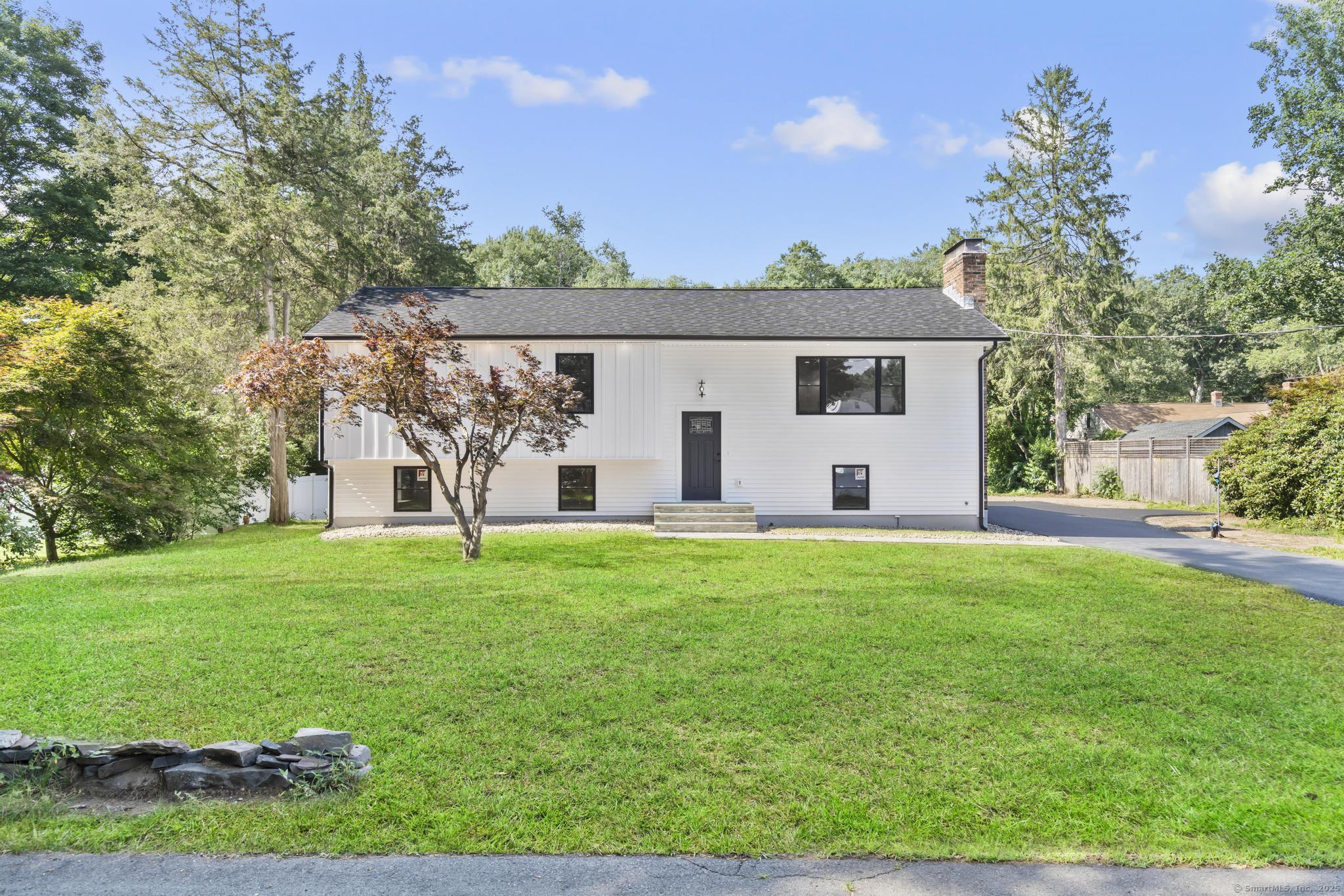 Avon, Connecticut 06001, United States, 4 Bedrooms Bedrooms, ,3 BathroomsBathrooms,Residential,Active,178532