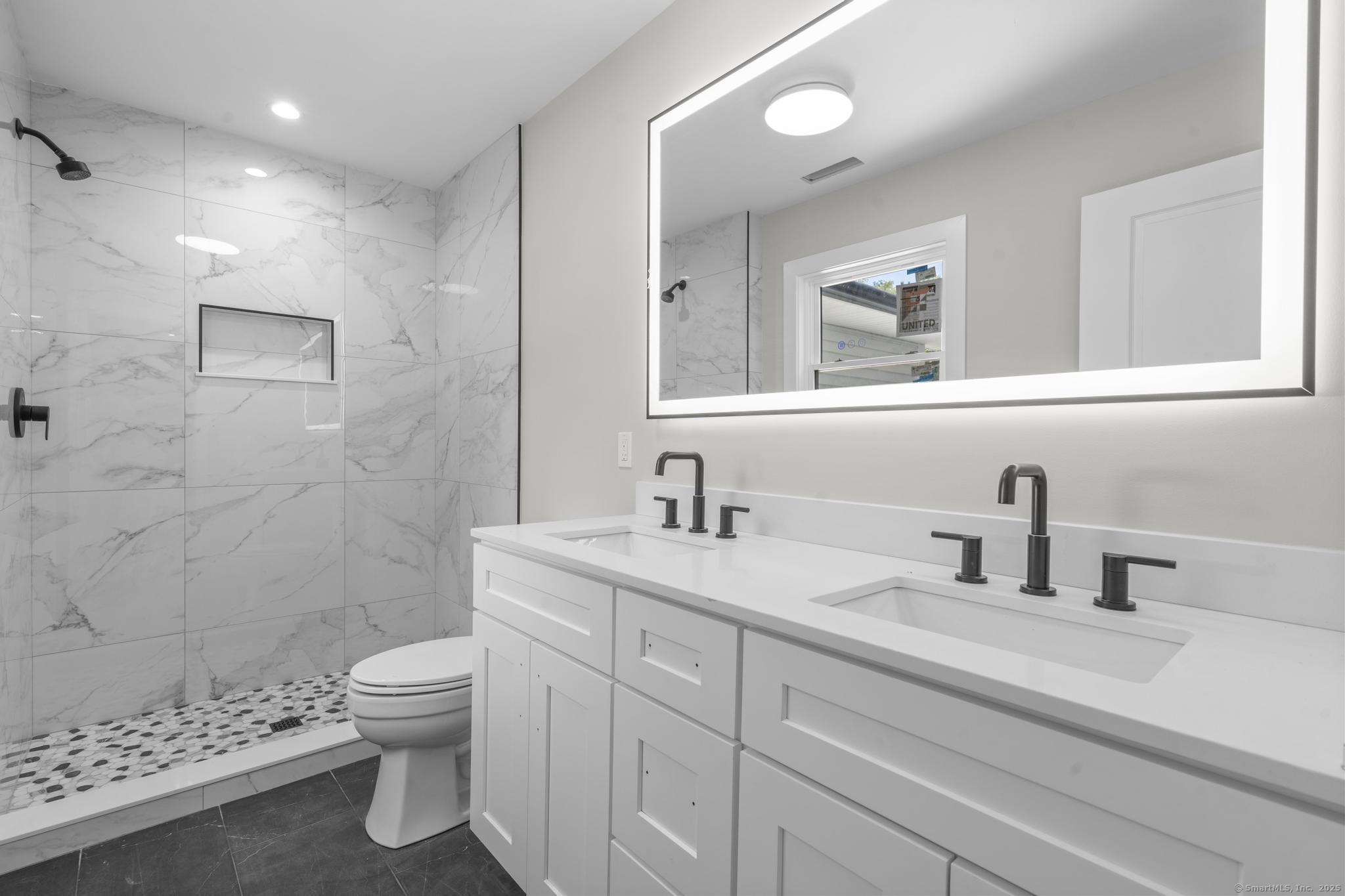 Avon, Connecticut 06001, United States, 4 Bedrooms Bedrooms, ,3 BathroomsBathrooms,Residential,Active,178532