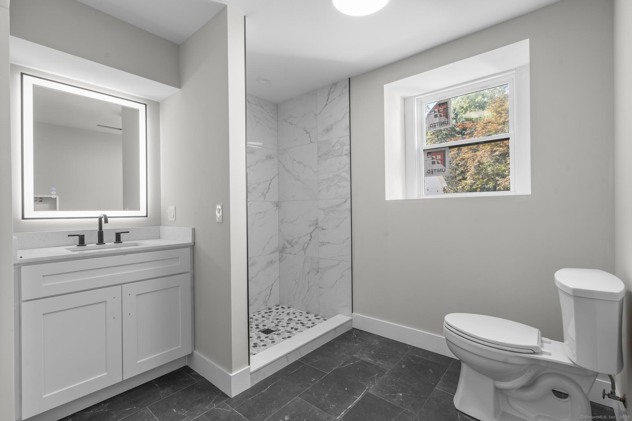 Avon, Connecticut 06001, United States, 4 Bedrooms Bedrooms, ,3 BathroomsBathrooms,Residential,Active,178532