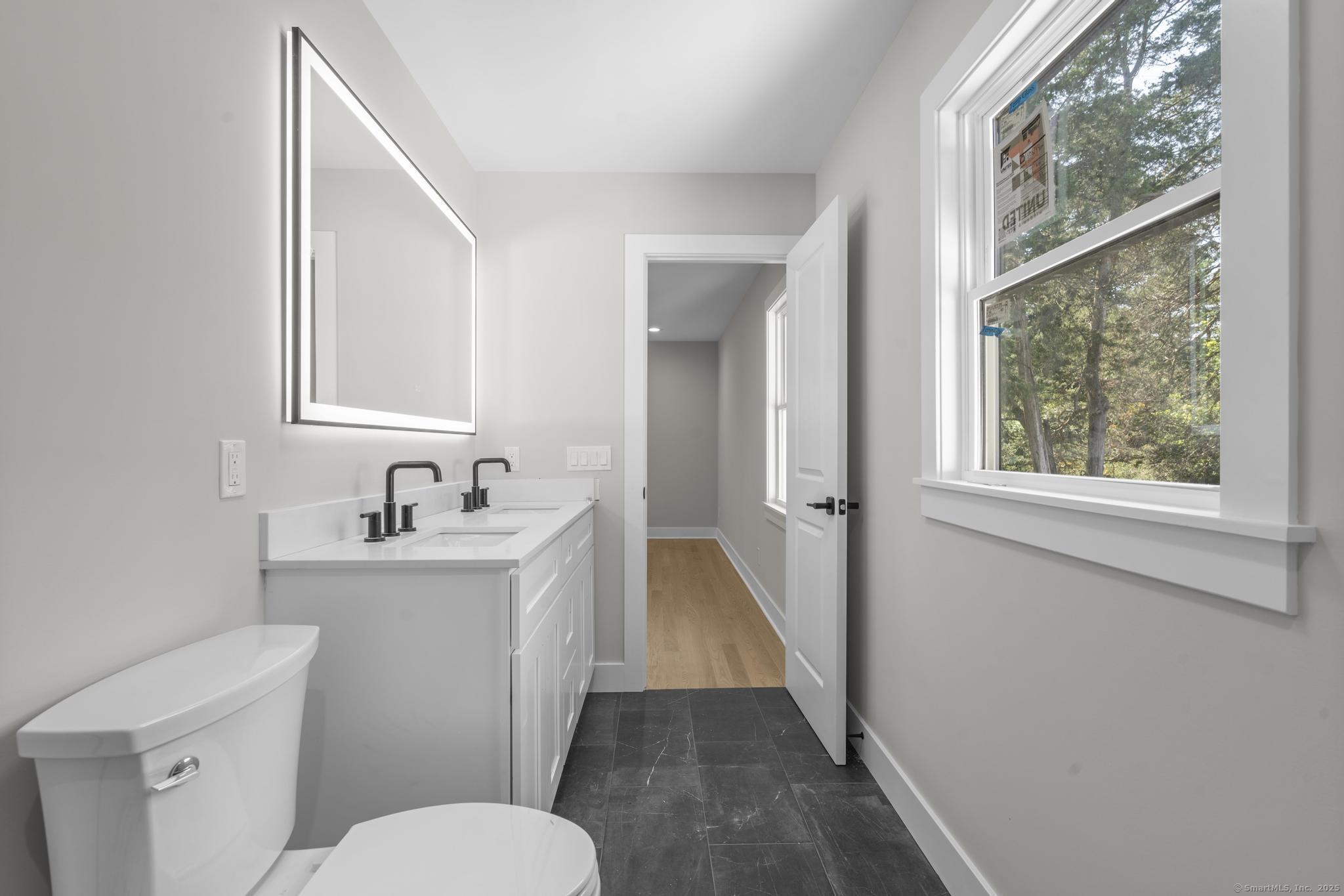 Avon, Connecticut 06001, United States, 4 Bedrooms Bedrooms, ,3 BathroomsBathrooms,Residential,Active,178532