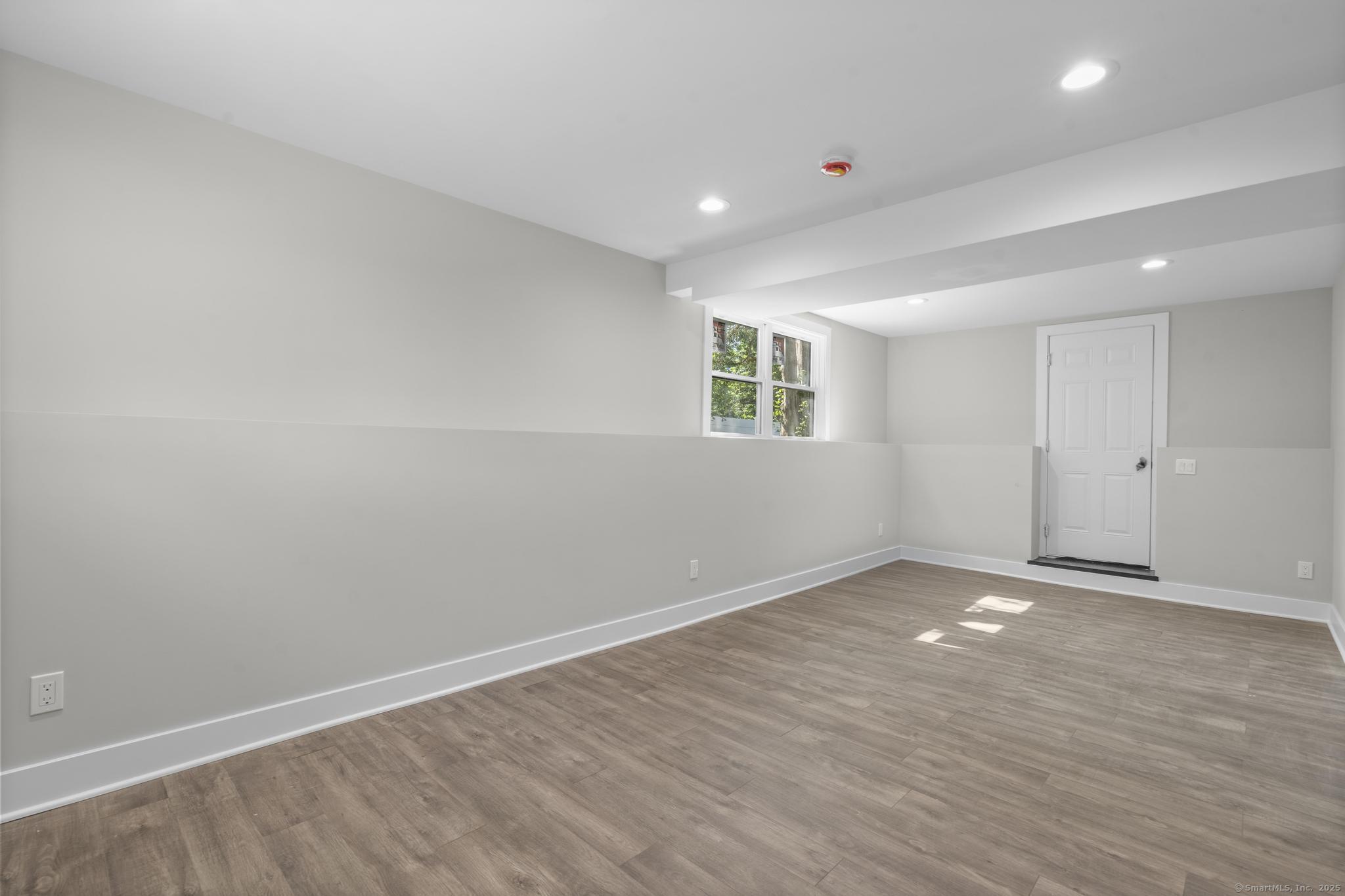 Avon, Connecticut 06001, United States, 4 Bedrooms Bedrooms, ,3 BathroomsBathrooms,Residential,Active,178532