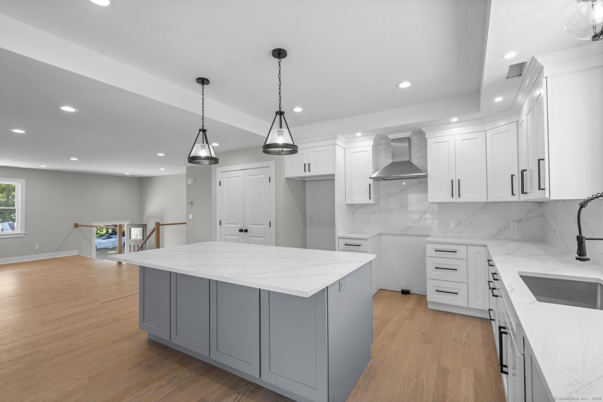 Avon, Connecticut 06001, United States, 4 Bedrooms Bedrooms, ,3 BathroomsBathrooms,Residential,Active,178532