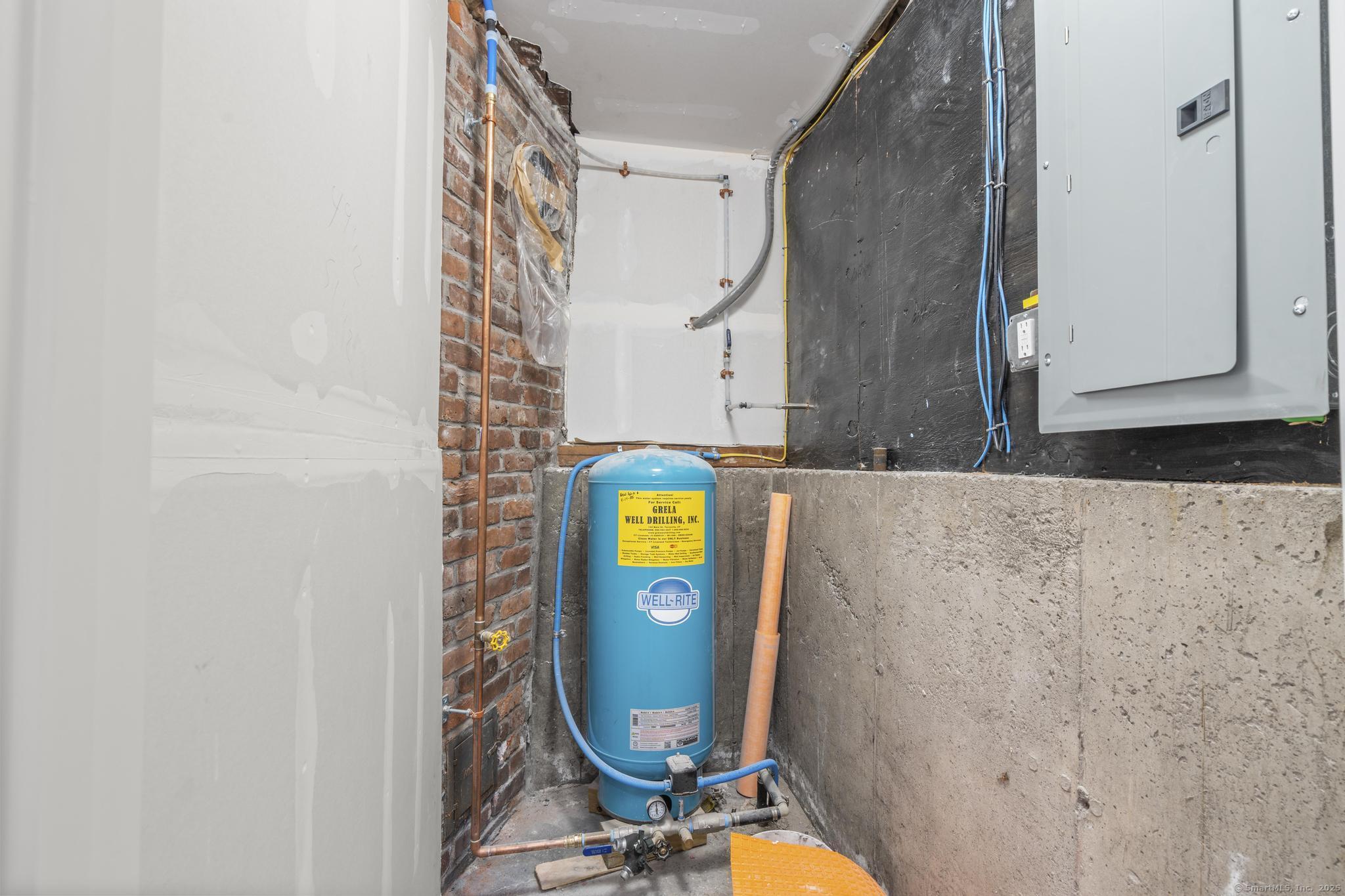 Avon, Connecticut 06001, United States, 4 Bedrooms Bedrooms, ,3 BathroomsBathrooms,Residential,Active,178532