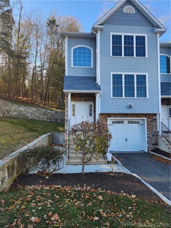 Short Oak Drive 20, Brookfield, Connecticut - 3 Bedrooms  
4 Bathrooms  
5 Rooms - 