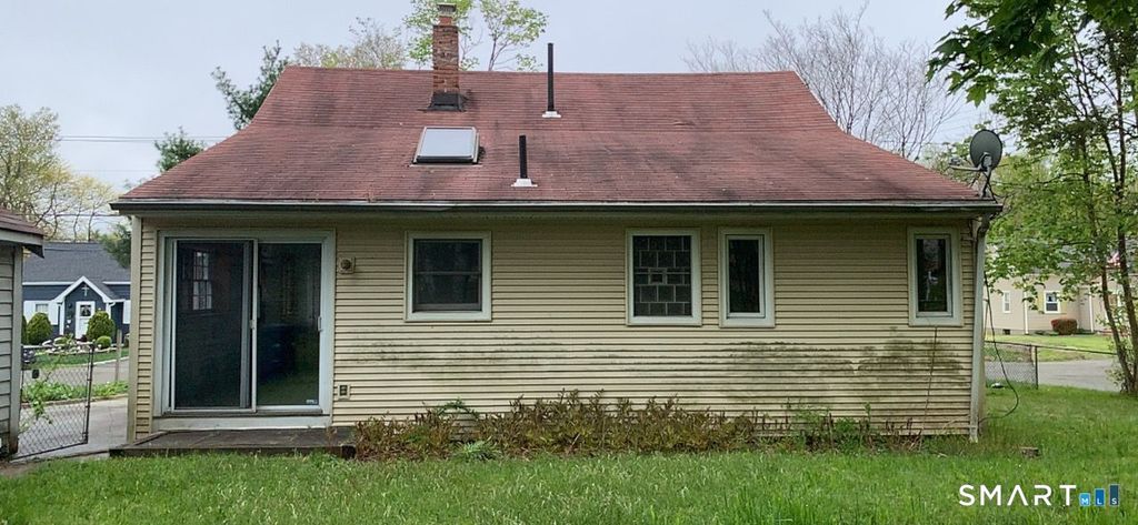 Photo of 110 Minturn Road, Bridgeport, CT 06606 (MLS # 24146667)