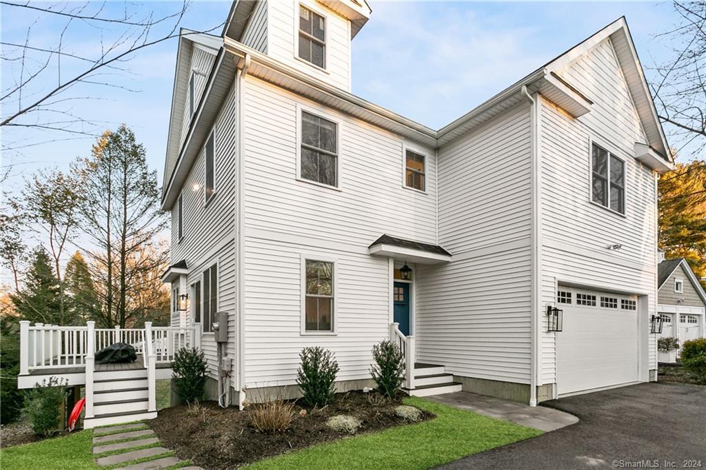 Rental Property at 210 High Ridge Avenue, Ridgefield, Connecticut - Bedrooms: 4 
Bathrooms: 4 
Rooms: 9  - $6,900 MO.
