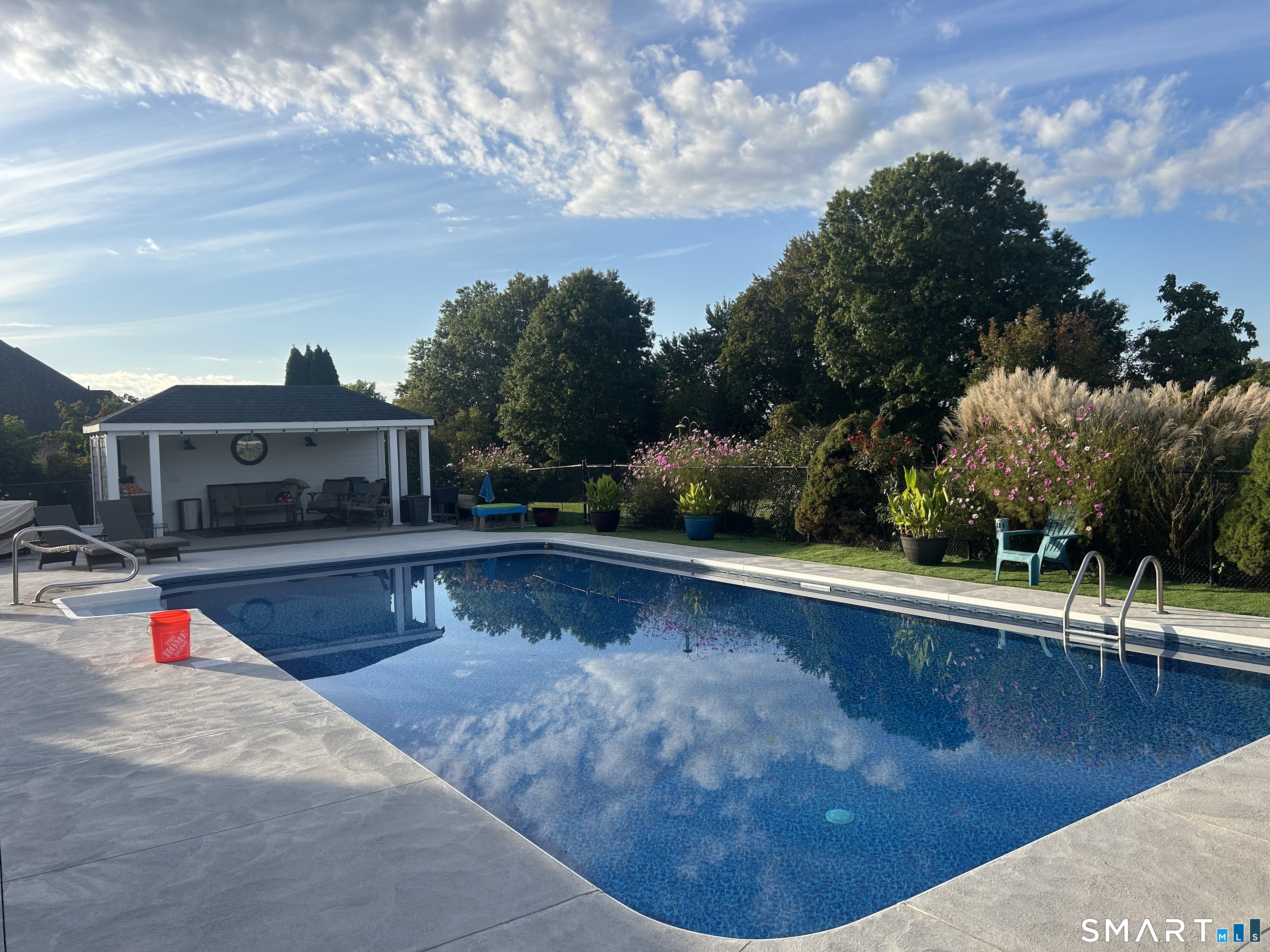 6 Grand View Drive